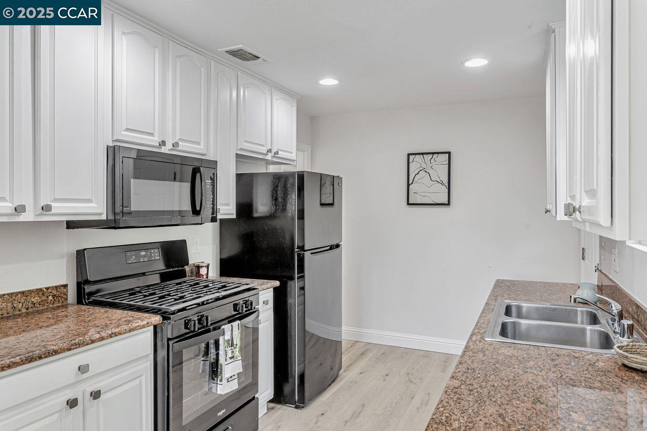 Detail Gallery Image 7 of 26 For 168 Simonton St, Vallejo,  CA 94589 - 3 Beds | 2 Baths