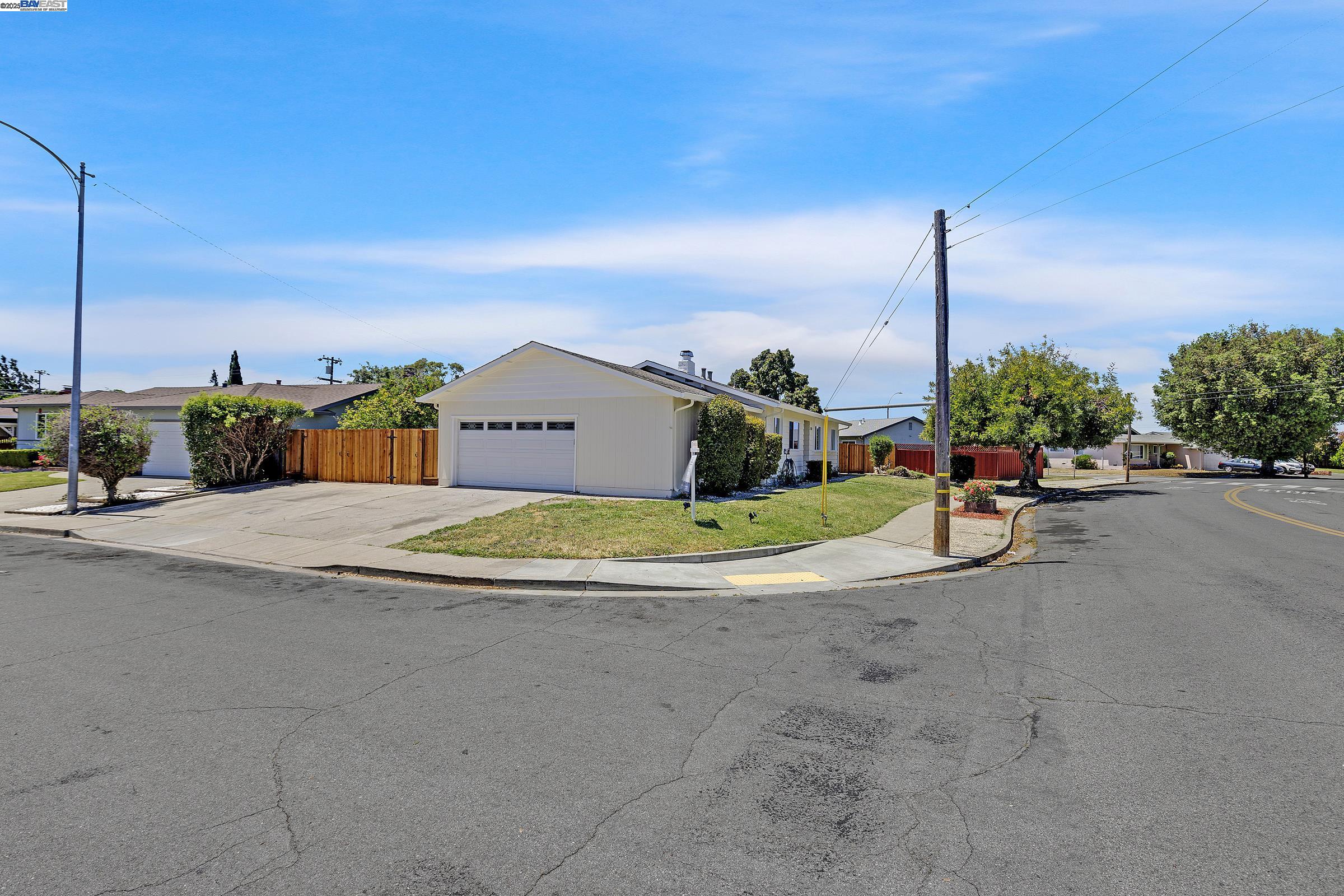 Detail Gallery Image 5 of 50 For 4940 Omar St, Fremont,  CA 94538 - 3 Beds | 2 Baths
