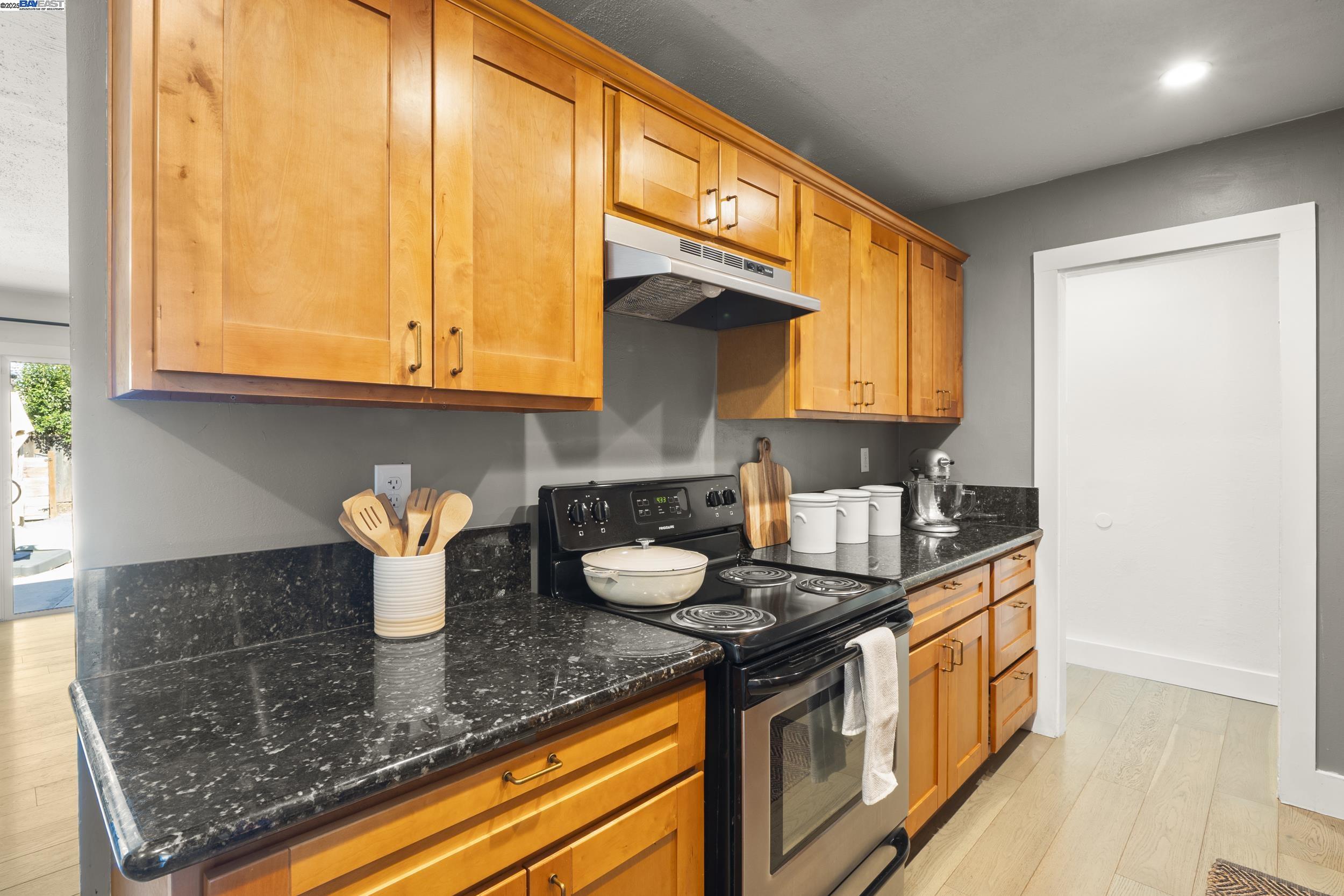 Detail Gallery Image 13 of 26 For 88 Ganton Ct, Hayward,  CA 94544 - 3 Beds | 2 Baths
