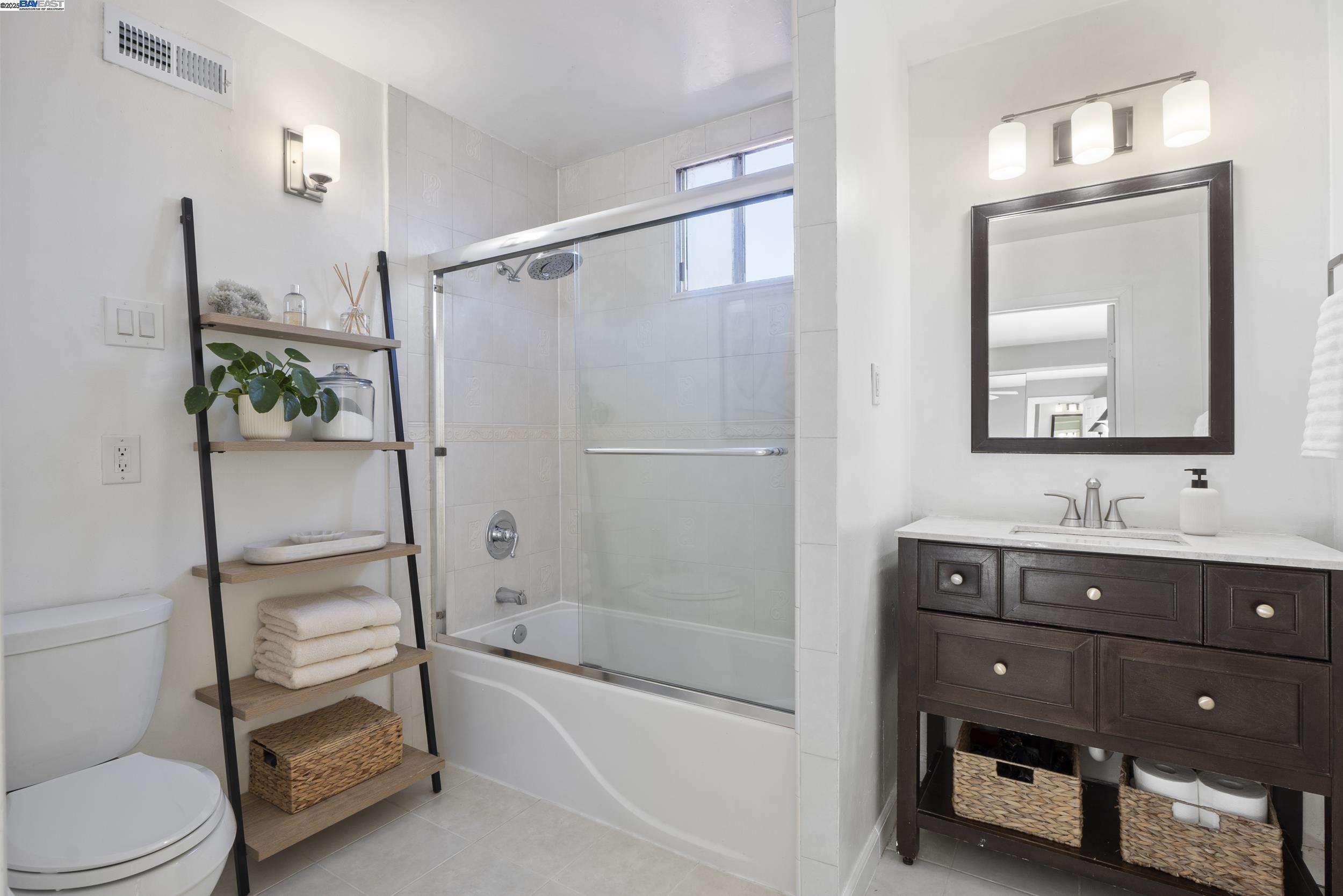 Detail Gallery Image 17 of 26 For 88 Ganton Ct, Hayward,  CA 94544 - 3 Beds | 2 Baths