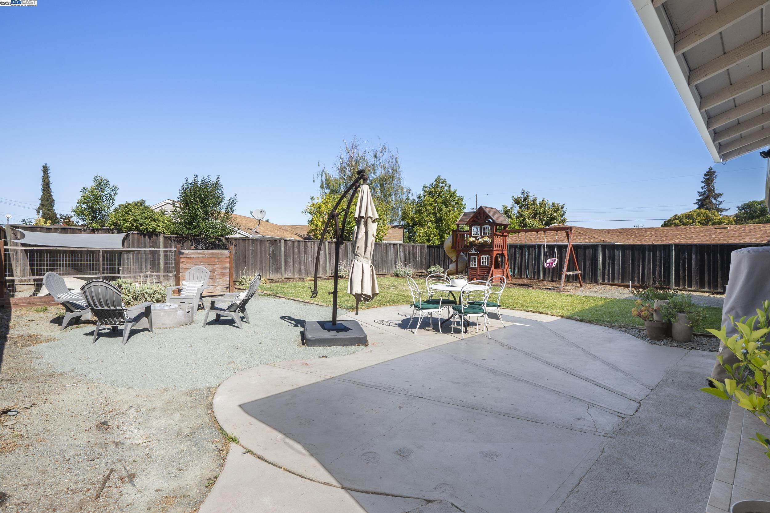 Detail Gallery Image 22 of 26 For 88 Ganton Ct, Hayward,  CA 94544 - 3 Beds | 2 Baths