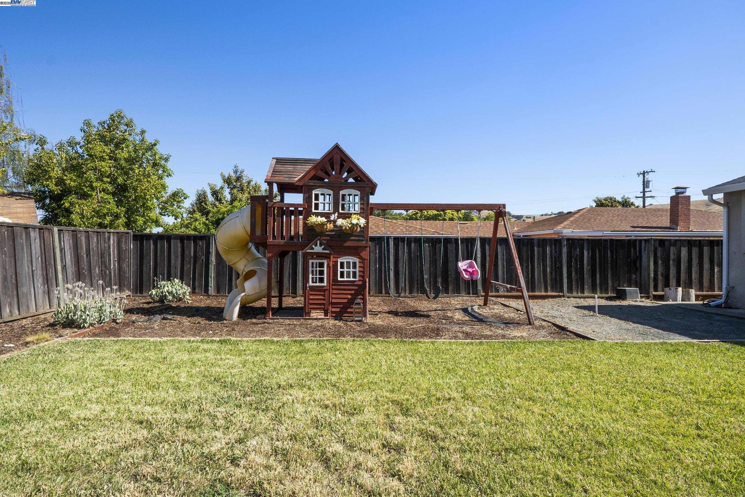 Detail Gallery Image 24 of 26 For 88 Ganton Ct, Hayward,  CA 94544 - 3 Beds | 2 Baths