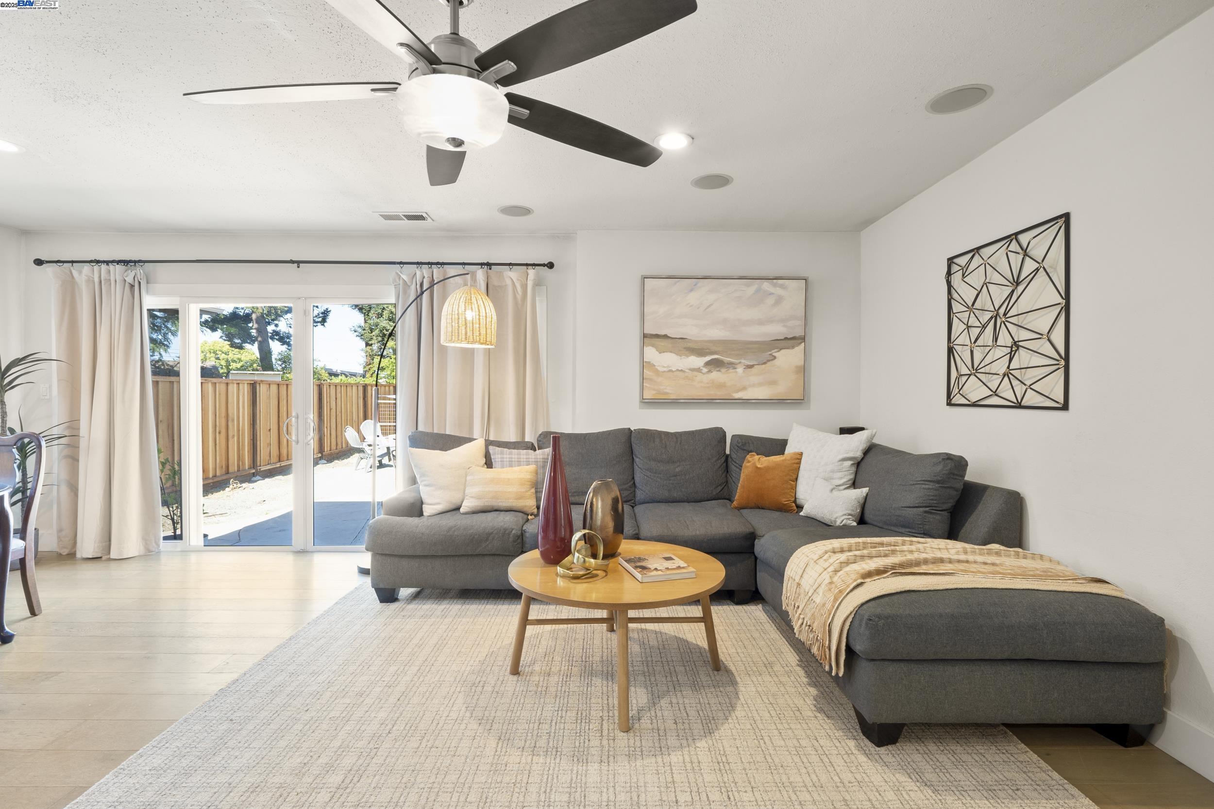 Detail Gallery Image 4 of 26 For 88 Ganton Ct, Hayward,  CA 94544 - 3 Beds | 2 Baths