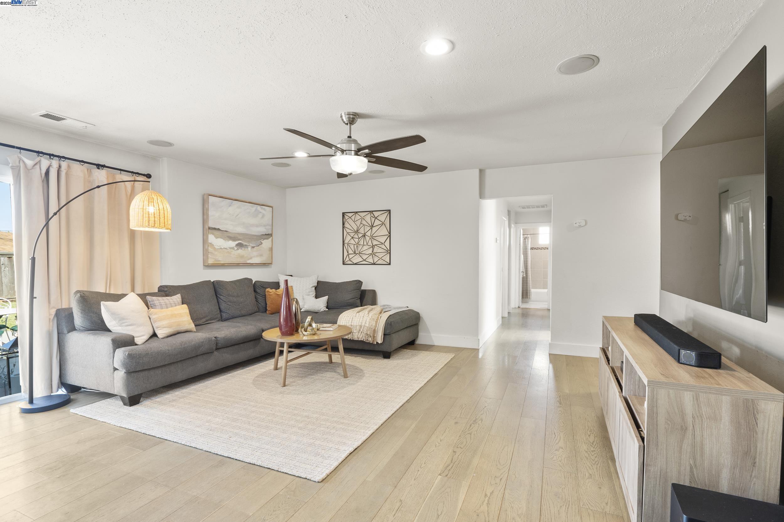 Detail Gallery Image 5 of 26 For 88 Ganton Ct, Hayward,  CA 94544 - 3 Beds | 2 Baths