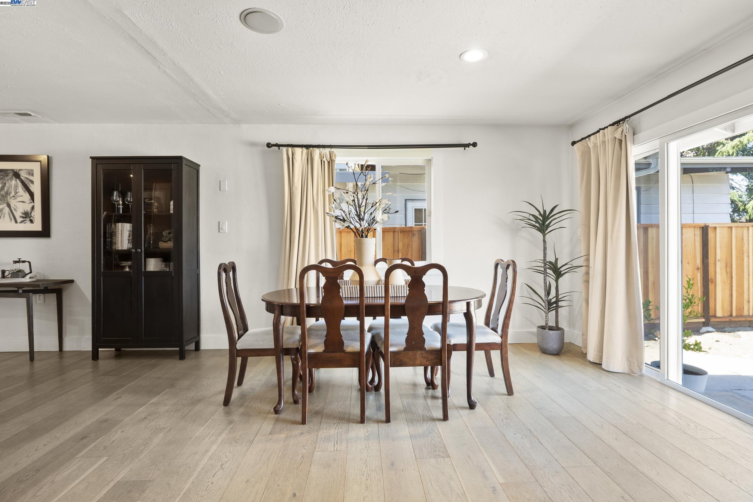 Detail Gallery Image 7 of 26 For 88 Ganton Ct, Hayward,  CA 94544 - 3 Beds | 2 Baths