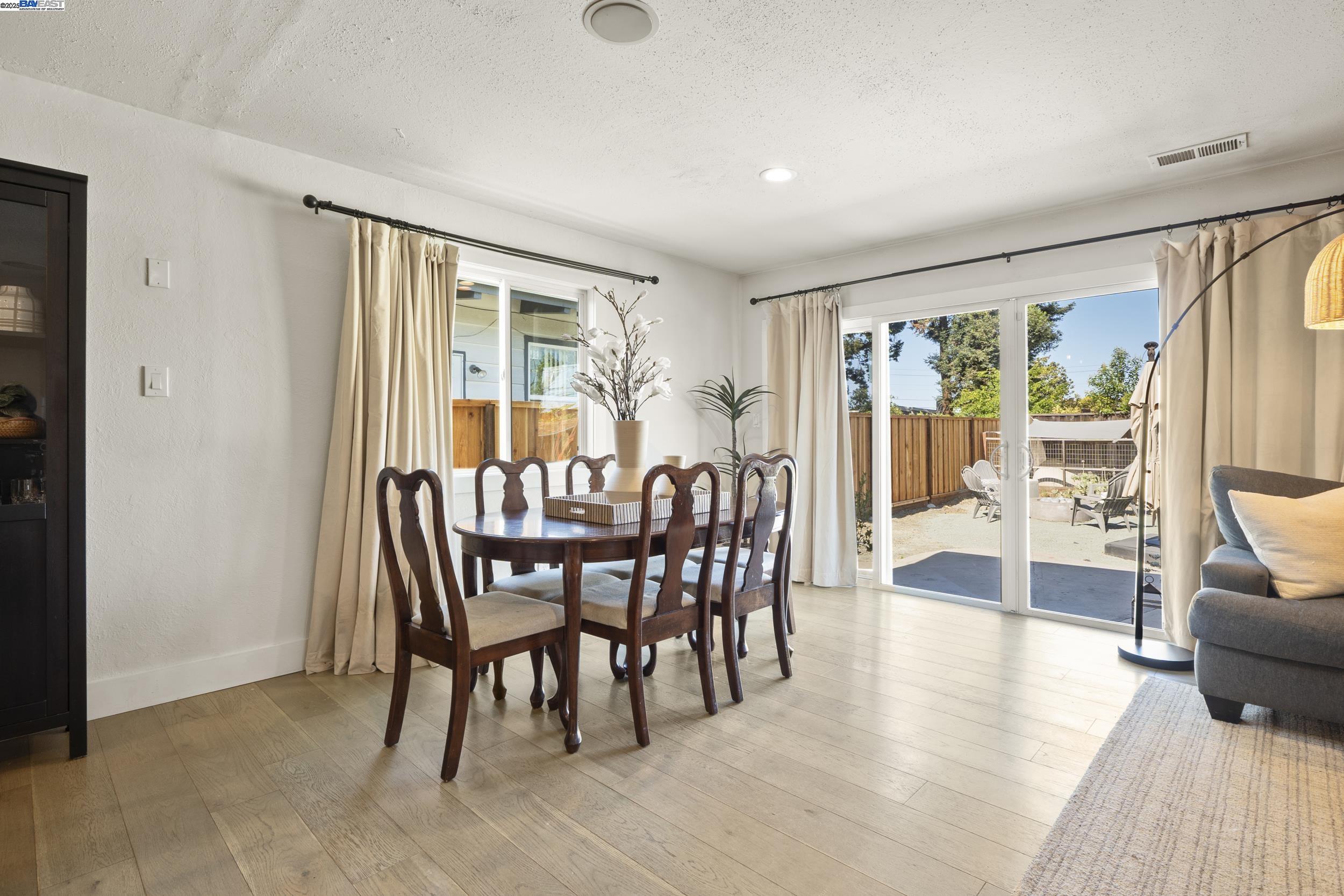 Detail Gallery Image 8 of 26 For 88 Ganton Ct, Hayward,  CA 94544 - 3 Beds | 2 Baths