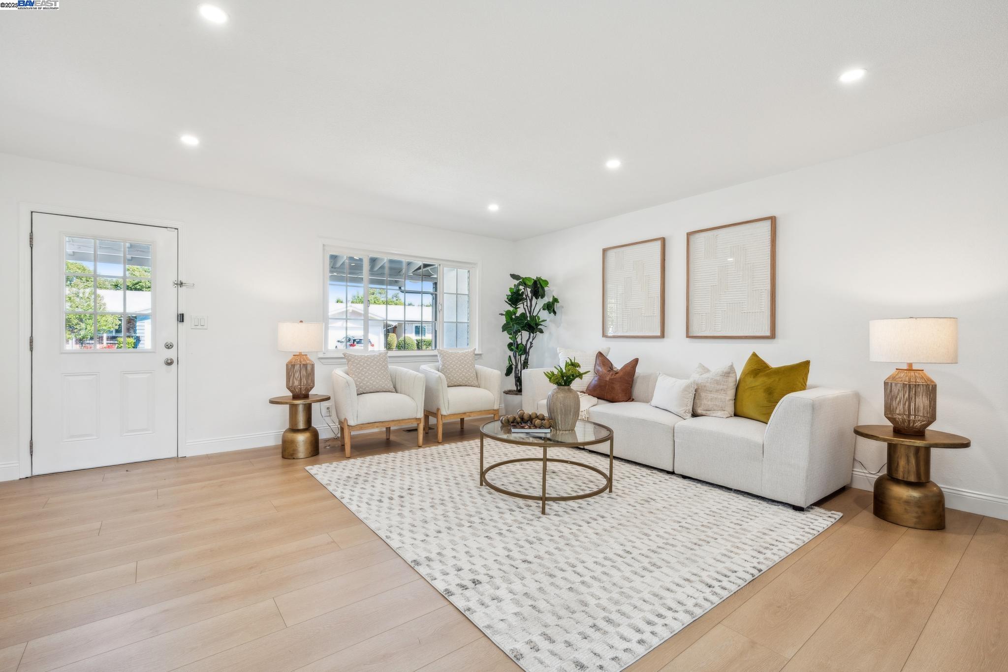 Detail Gallery Image 7 of 44 For 7690 Canterbury Ln, Dublin,  CA 94568 - 3 Beds | 2 Baths