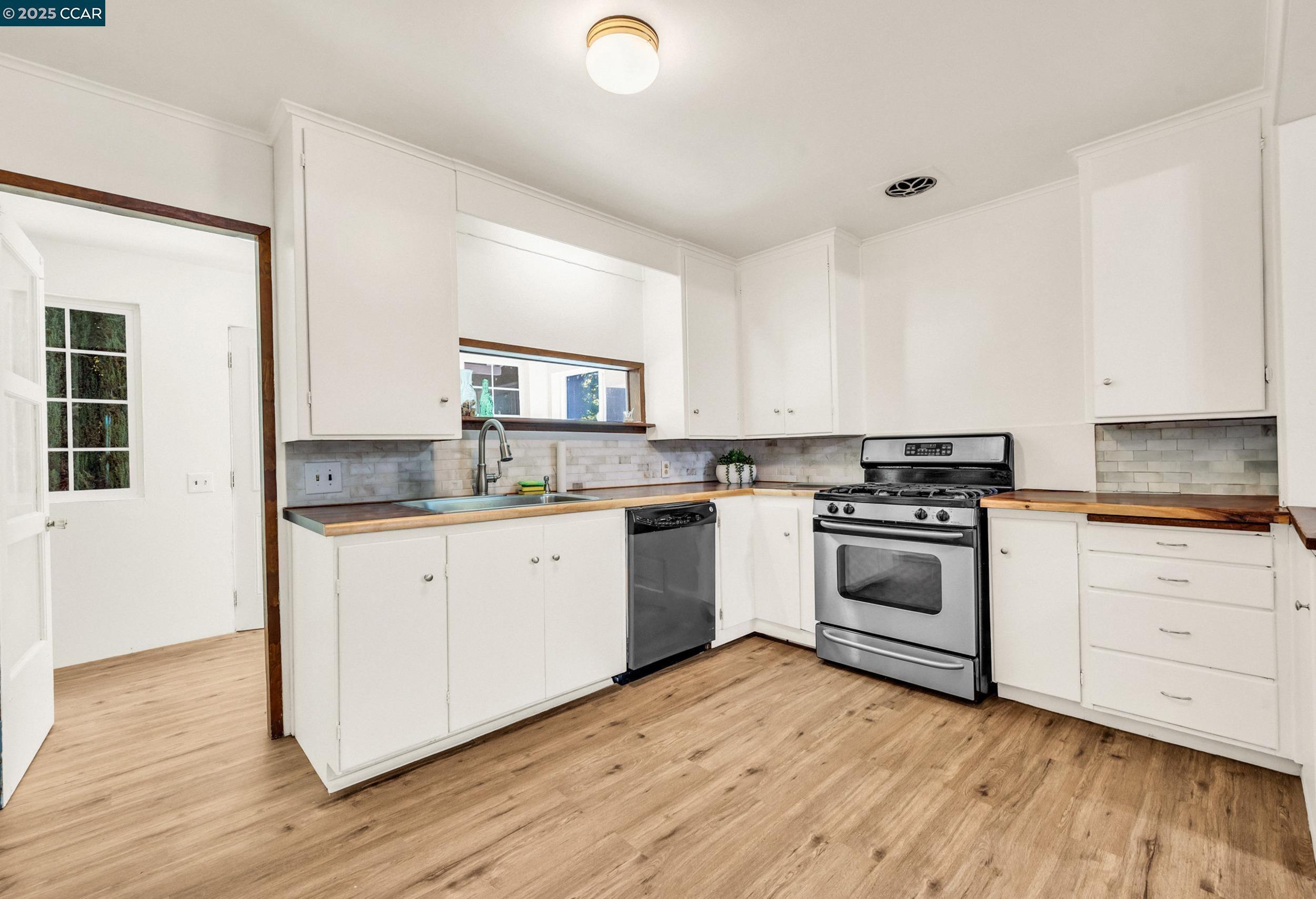 Detail Gallery Image 12 of 47 For 367 Rose Avenue, Pleasanton,  CA 94566 - 3 Beds | 2 Baths