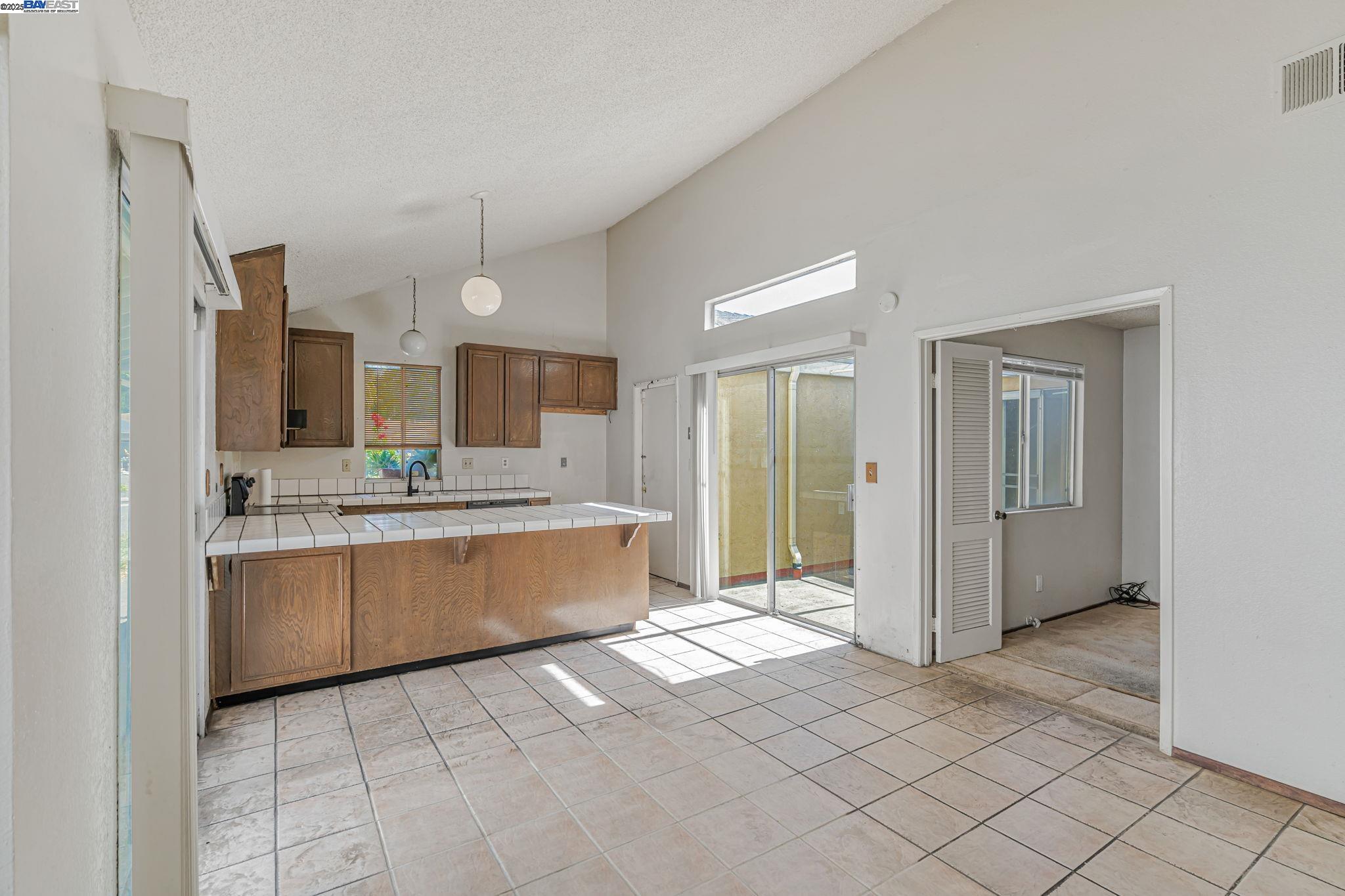 Detail Gallery Image 15 of 40 For 34981 Skylark Dr, Union City,  CA 94587 - 4 Beds | 2 Baths