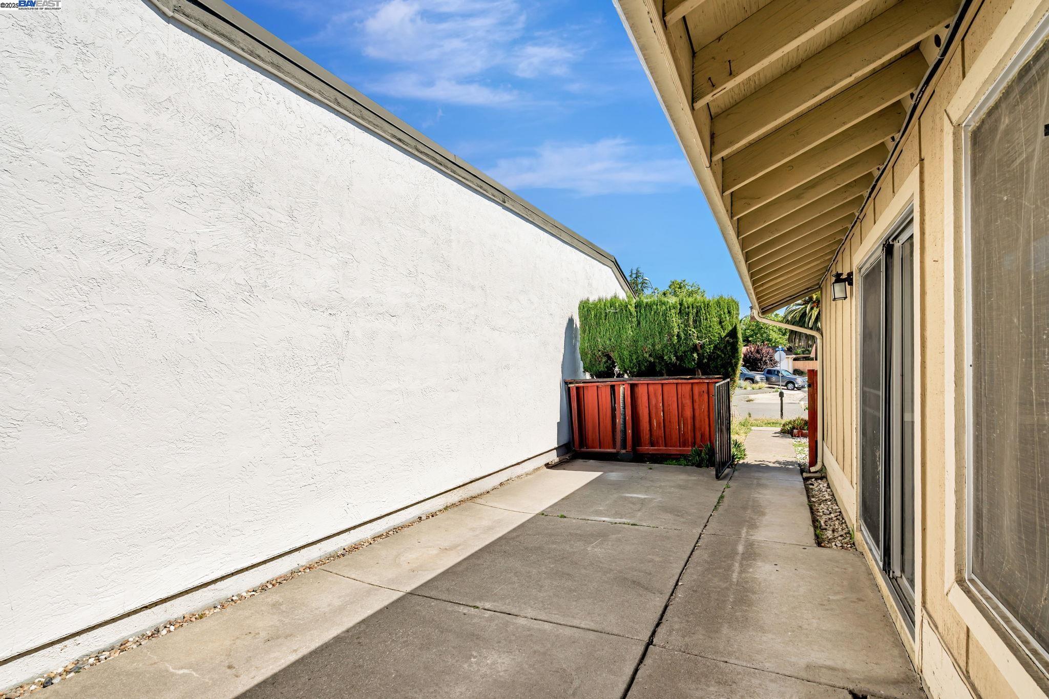 Detail Gallery Image 4 of 40 For 34981 Skylark Dr, Union City,  CA 94587 - 4 Beds | 2 Baths