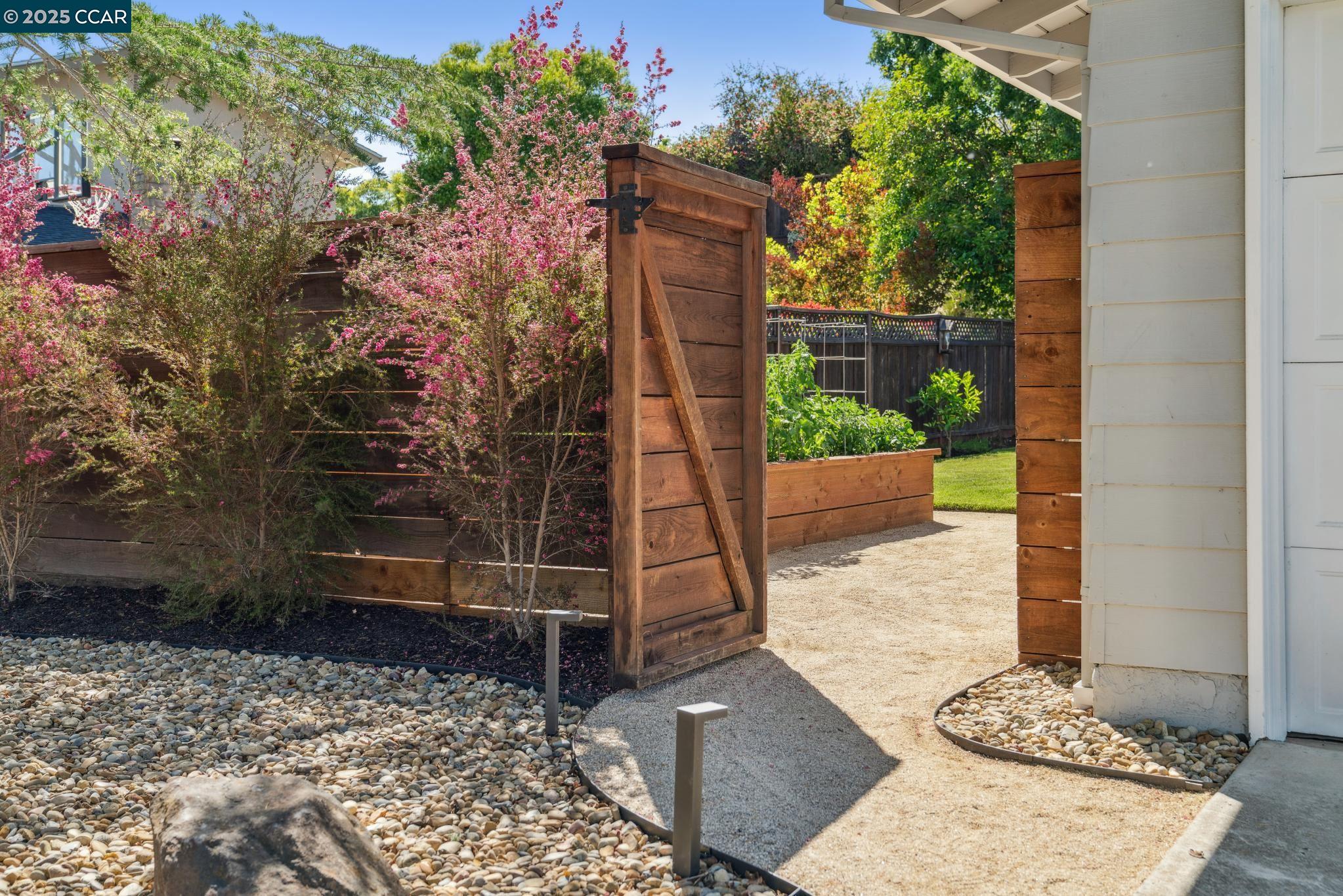 2533 Dapplegray Ln, Walnut Creek, California 94596, 3 Bedrooms Bedrooms, 7 Rooms Rooms,2 BathroomsBathrooms,Residential,For Sale,2533 Dapplegray Ln,41098711