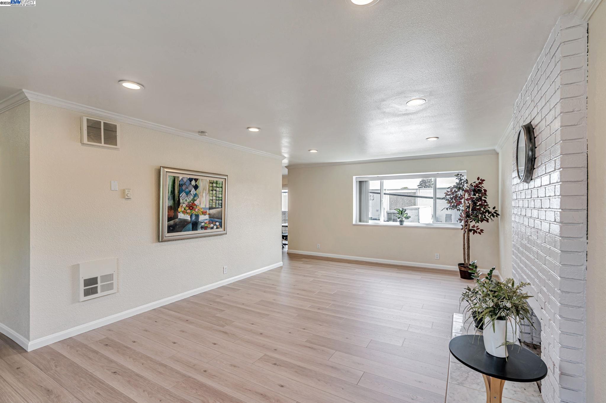 Detail Gallery Image 3 of 42 For 14015 Doolittle Drive, San Leandro,  CA 94577 - 2 Beds | 2 Baths