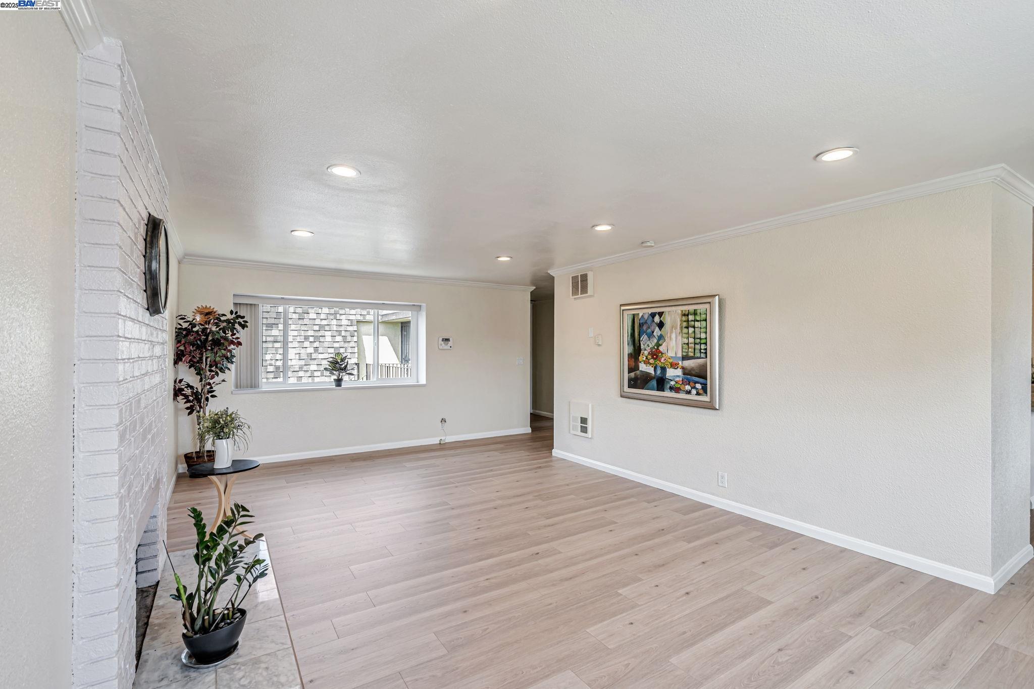 Detail Gallery Image 4 of 42 For 14015 Doolittle Drive, San Leandro,  CA 94577 - 2 Beds | 2 Baths