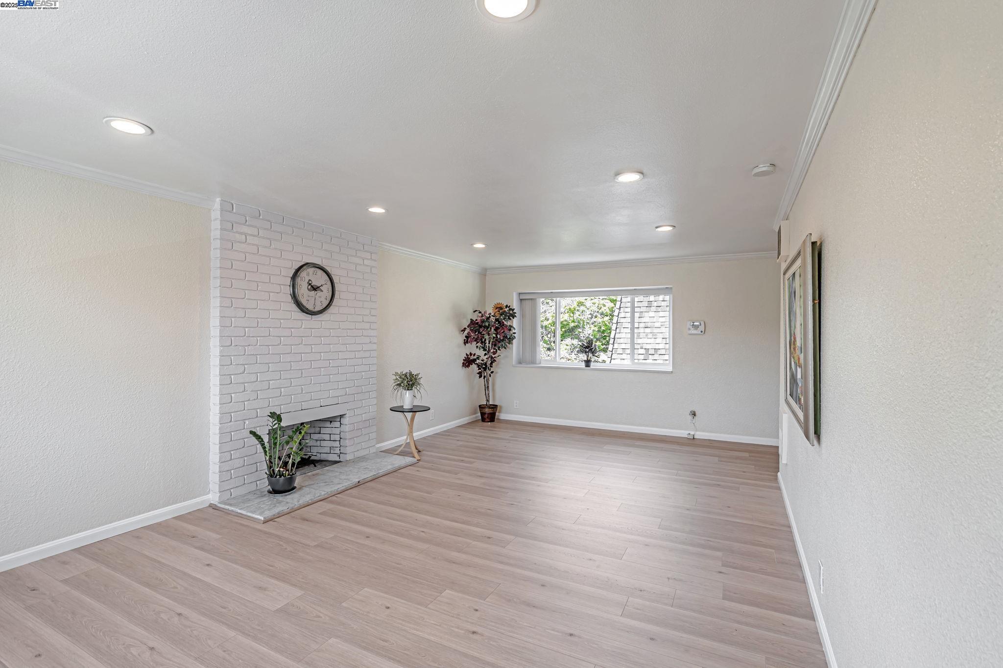 Detail Gallery Image 5 of 42 For 14015 Doolittle Drive, San Leandro,  CA 94577 - 2 Beds | 2 Baths