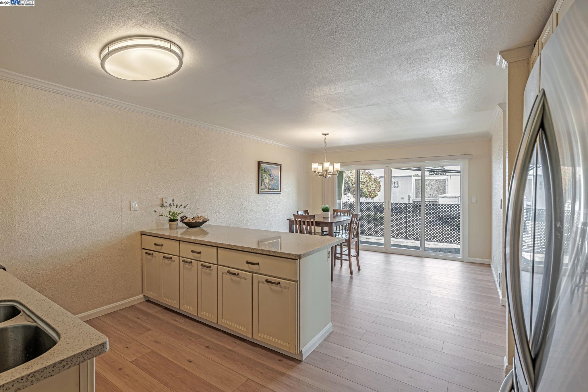 Detail Gallery Image 6 of 42 For 14015 Doolittle Drive, San Leandro,  CA 94577 - 2 Beds | 2 Baths
