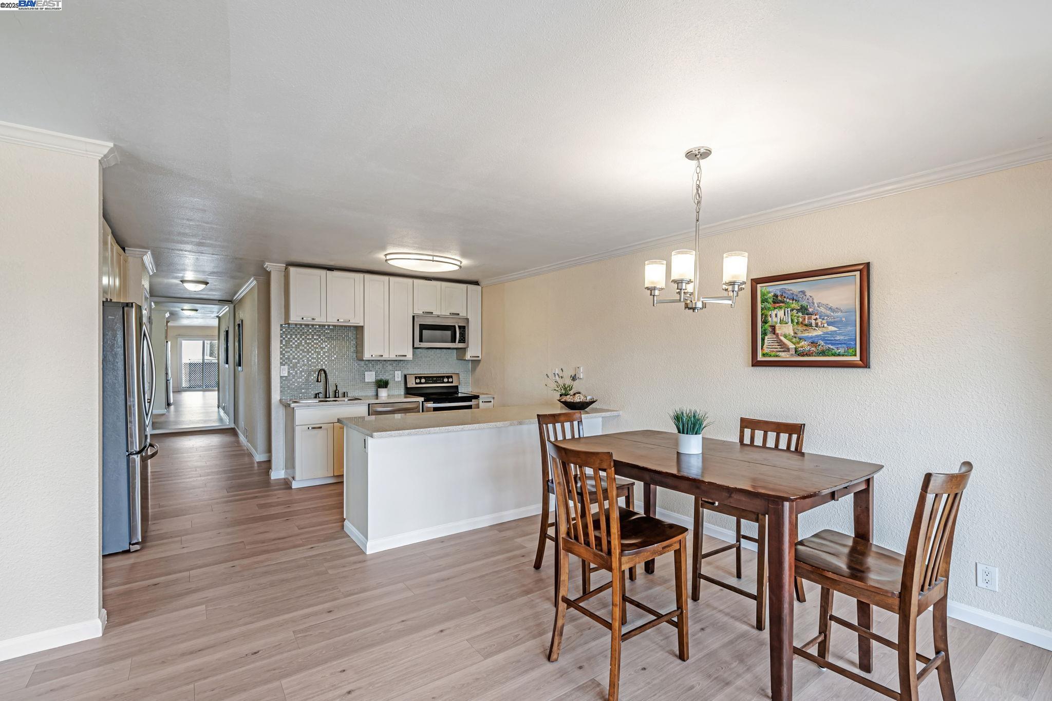Detail Gallery Image 8 of 42 For 14015 Doolittle Drive, San Leandro,  CA 94577 - 2 Beds | 2 Baths