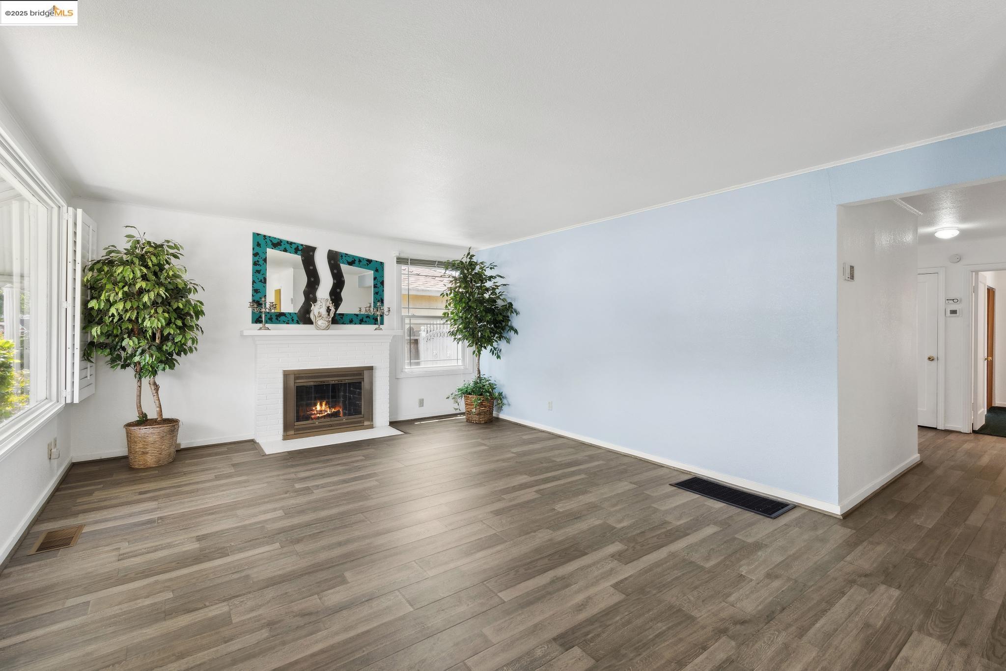 Detail Gallery Image 11 of 51 For 527 Capistrano Dr, Oakland,  CA 94603 - 3 Beds | 1 Baths