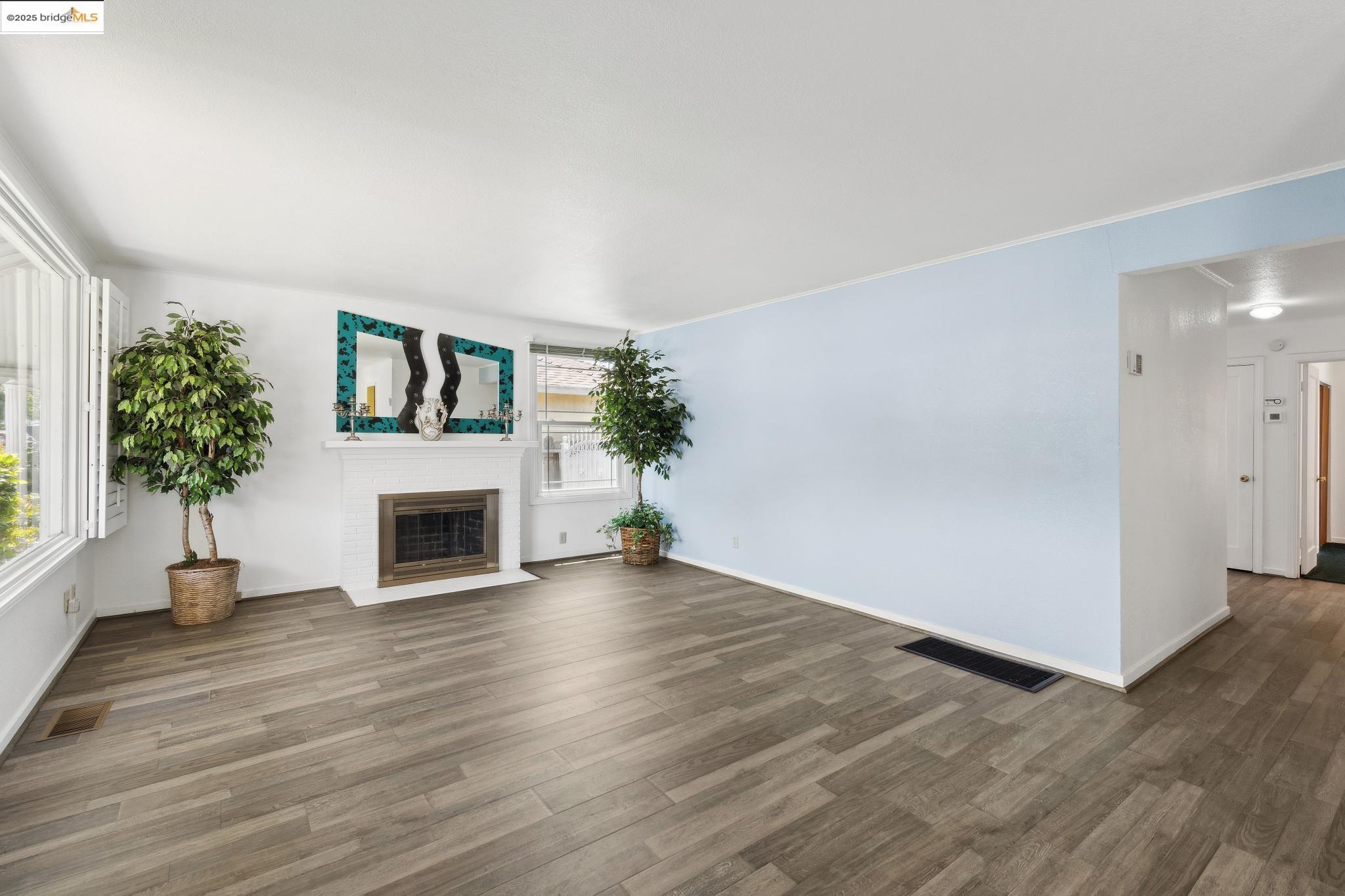 Detail Gallery Image 12 of 51 For 527 Capistrano Dr, Oakland,  CA 94603 - 3 Beds | 1 Baths