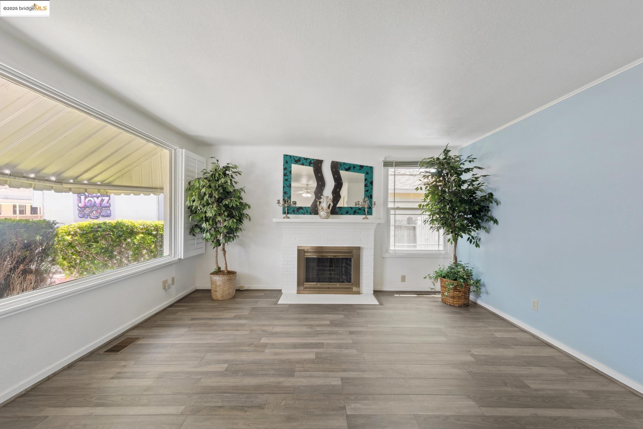 Detail Gallery Image 16 of 51 For 527 Capistrano Dr, Oakland,  CA 94603 - 3 Beds | 1 Baths