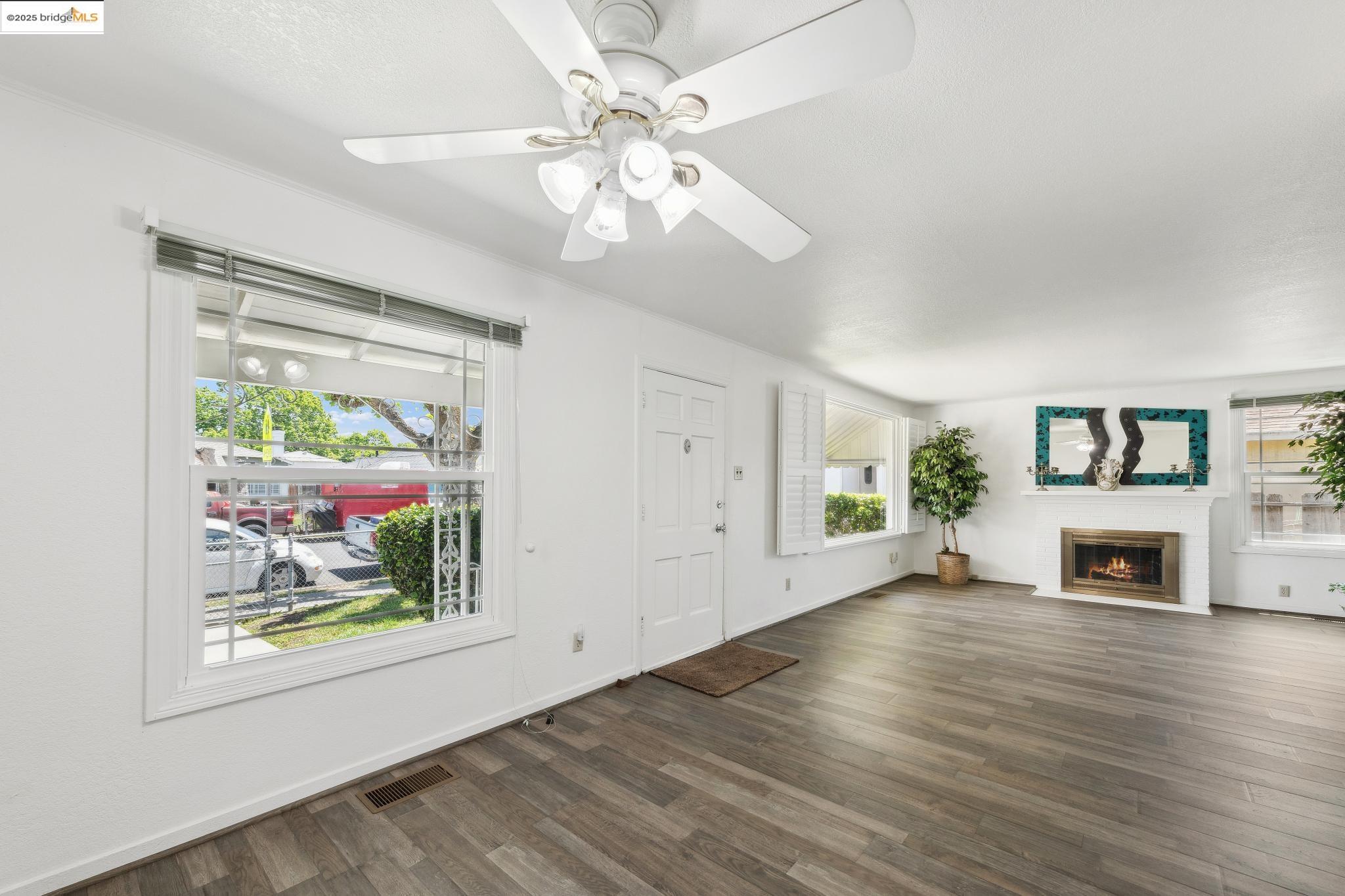 Detail Gallery Image 17 of 51 For 527 Capistrano Dr, Oakland,  CA 94603 - 3 Beds | 1 Baths