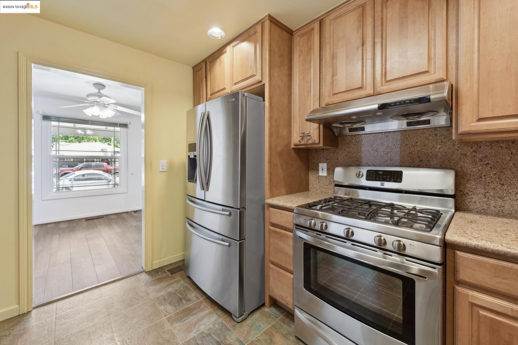 Detail Gallery Image 27 of 51 For 527 Capistrano Dr, Oakland,  CA 94603 - 3 Beds | 1 Baths