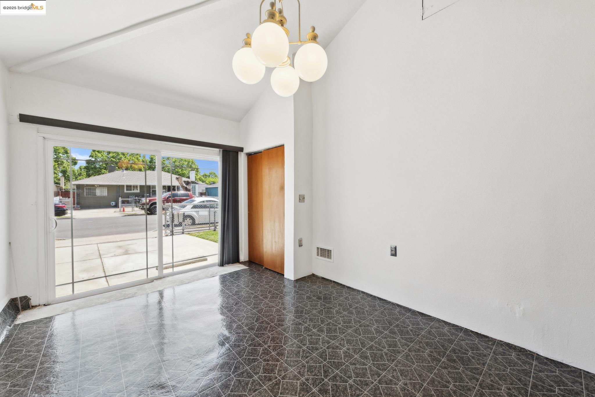 Detail Gallery Image 29 of 51 For 527 Capistrano Dr, Oakland,  CA 94603 - 3 Beds | 1 Baths