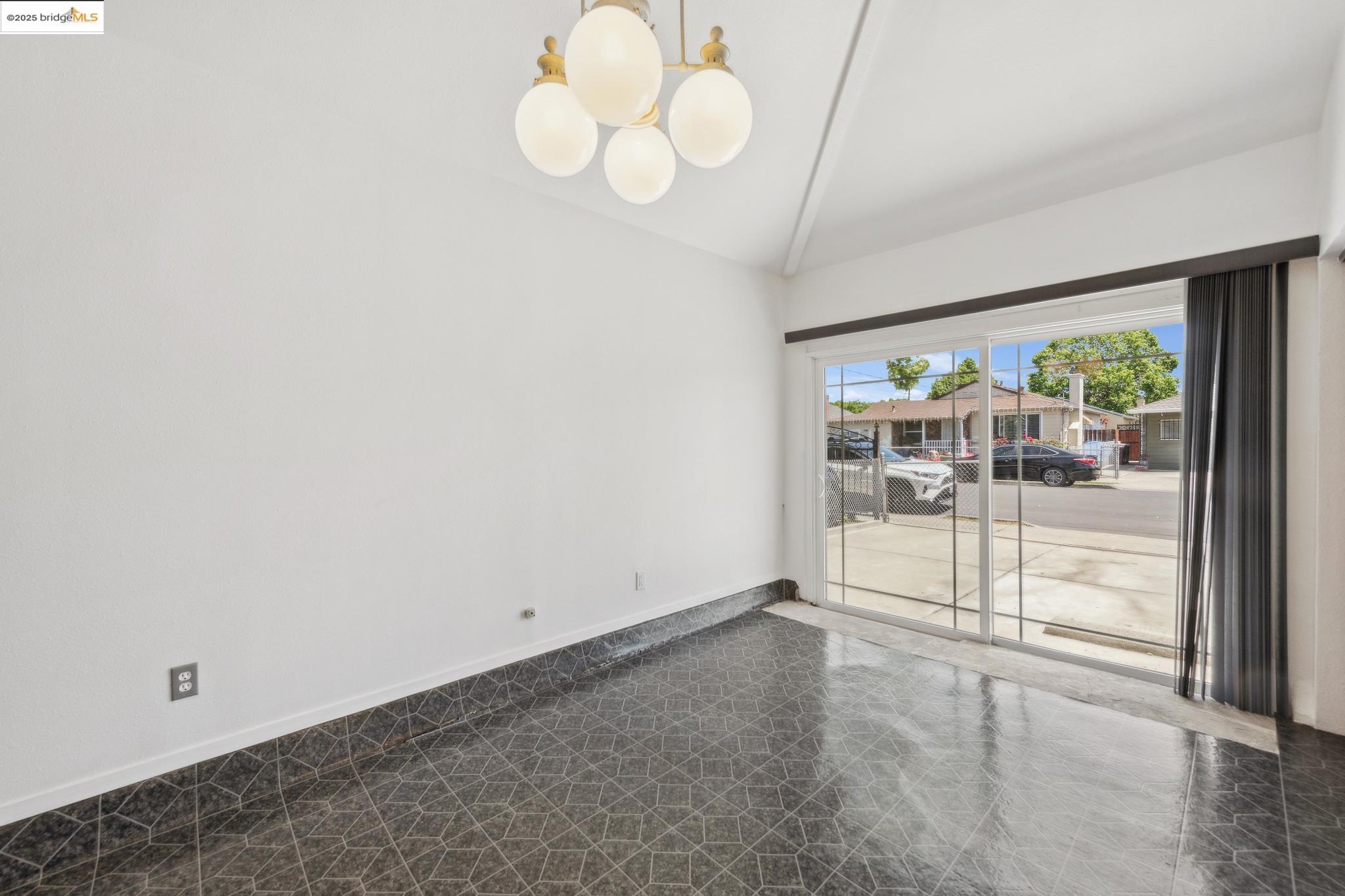 Detail Gallery Image 31 of 51 For 527 Capistrano Dr, Oakland,  CA 94603 - 3 Beds | 1 Baths