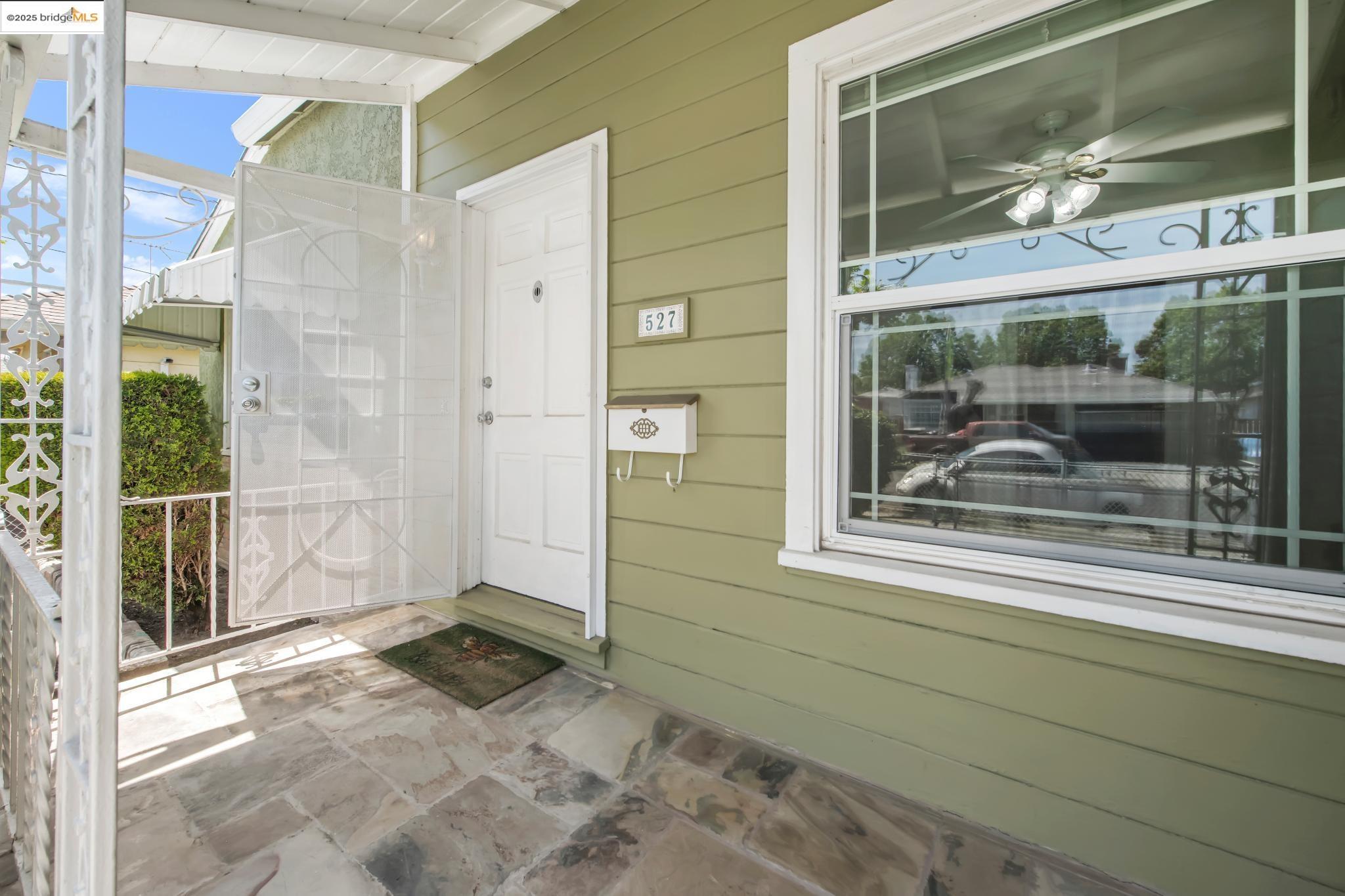 Detail Gallery Image 5 of 51 For 527 Capistrano Dr, Oakland,  CA 94603 - 3 Beds | 1 Baths