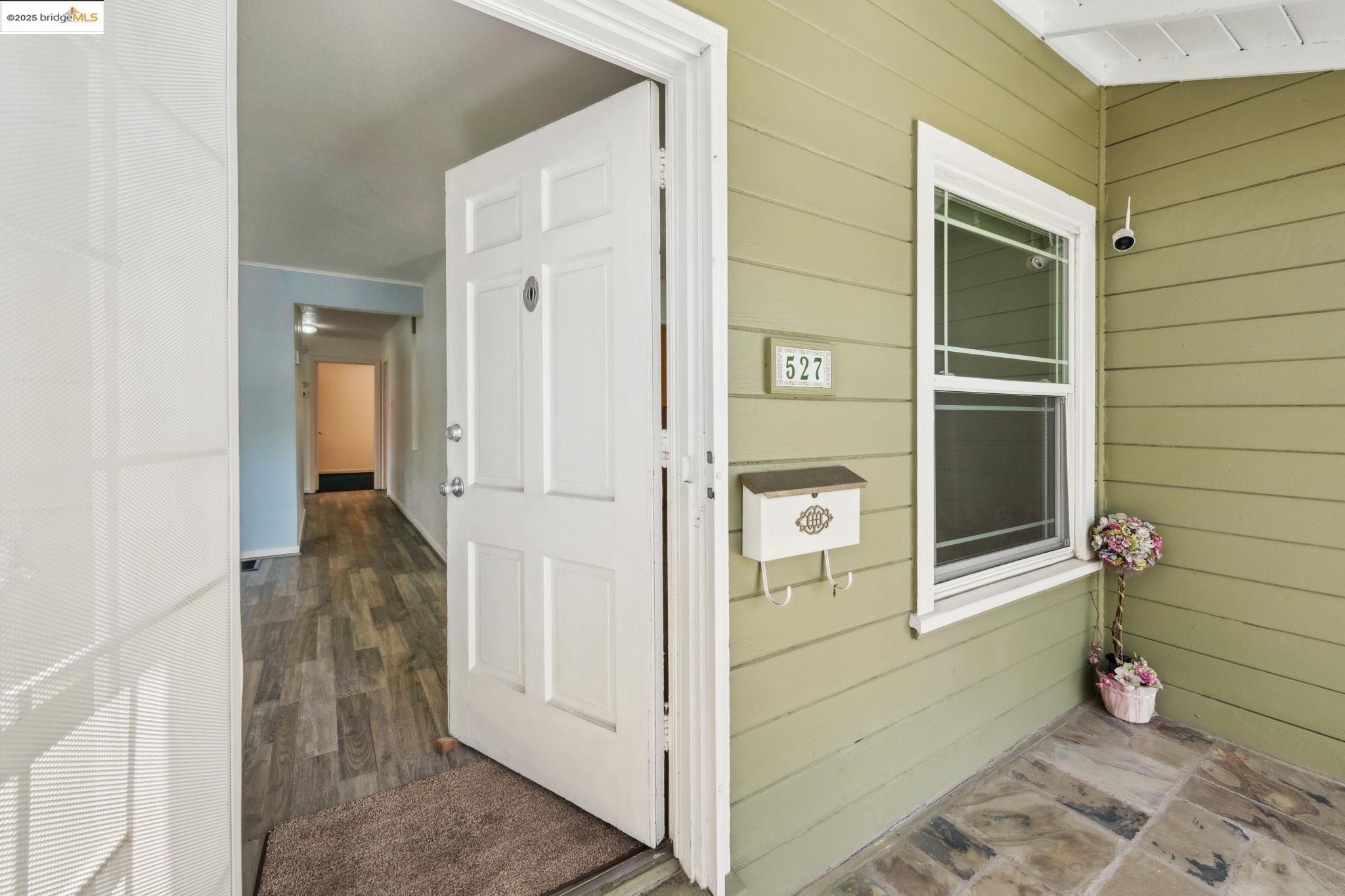 Detail Gallery Image 6 of 51 For 527 Capistrano Dr, Oakland,  CA 94603 - 3 Beds | 1 Baths
