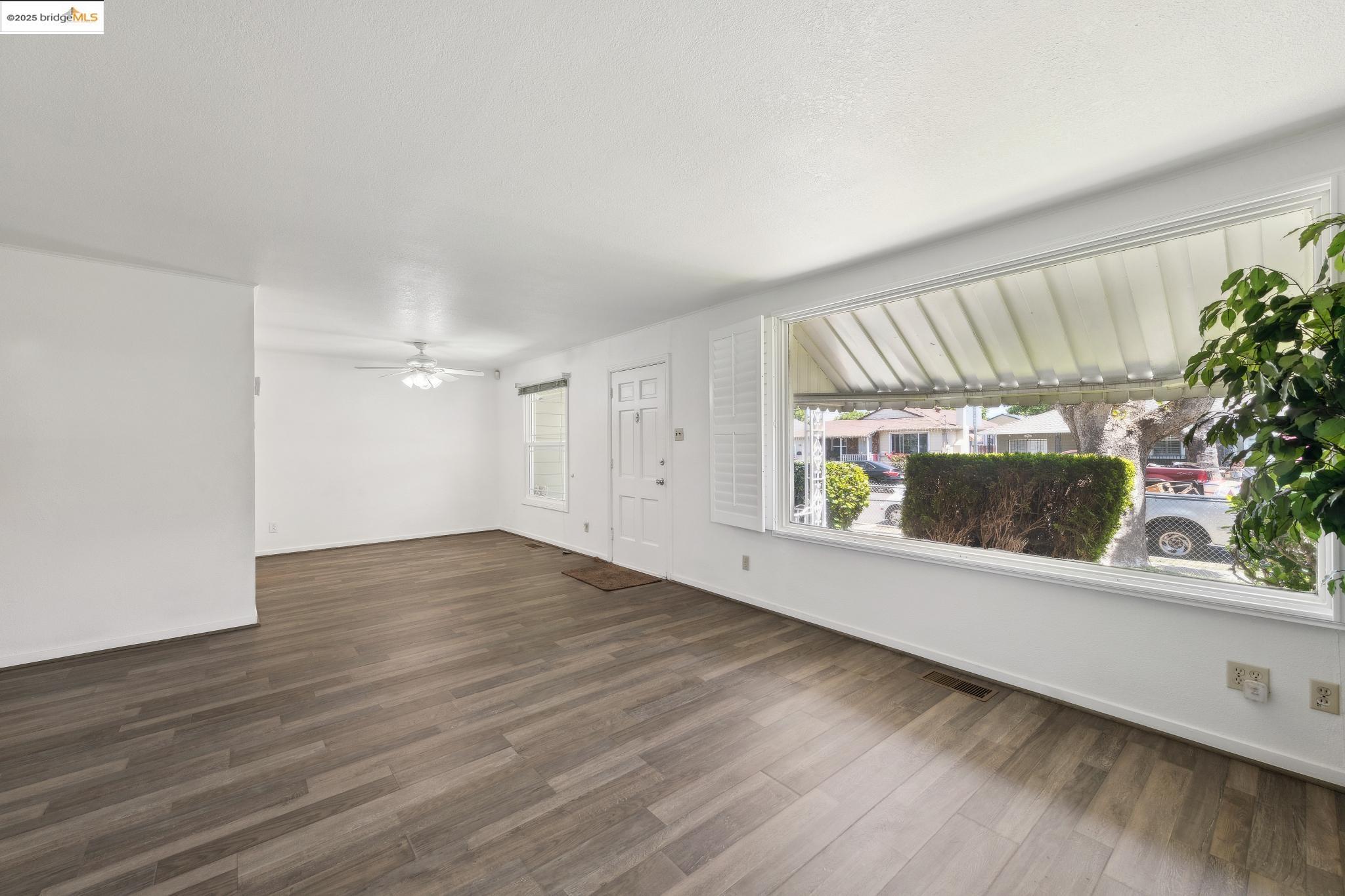 Detail Gallery Image 10 of 51 For 527 Capistrano Dr, Oakland,  CA 94603 - 3 Beds | 1 Baths