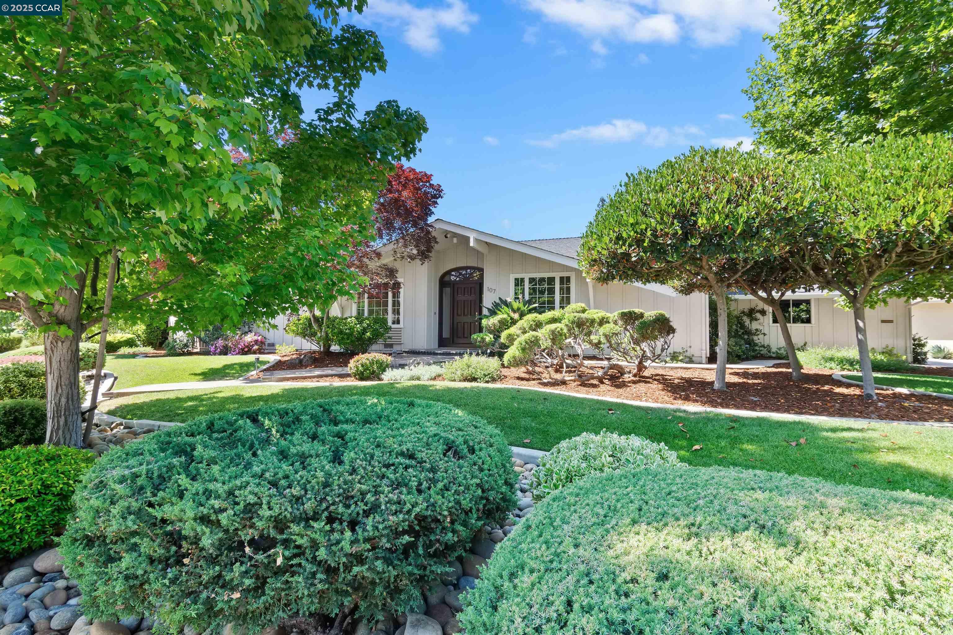 Detail Gallery Image 1 of 26 For 107 via Mantilla, Walnut Creek,  CA 94598 - 3 Beds | 2 Baths