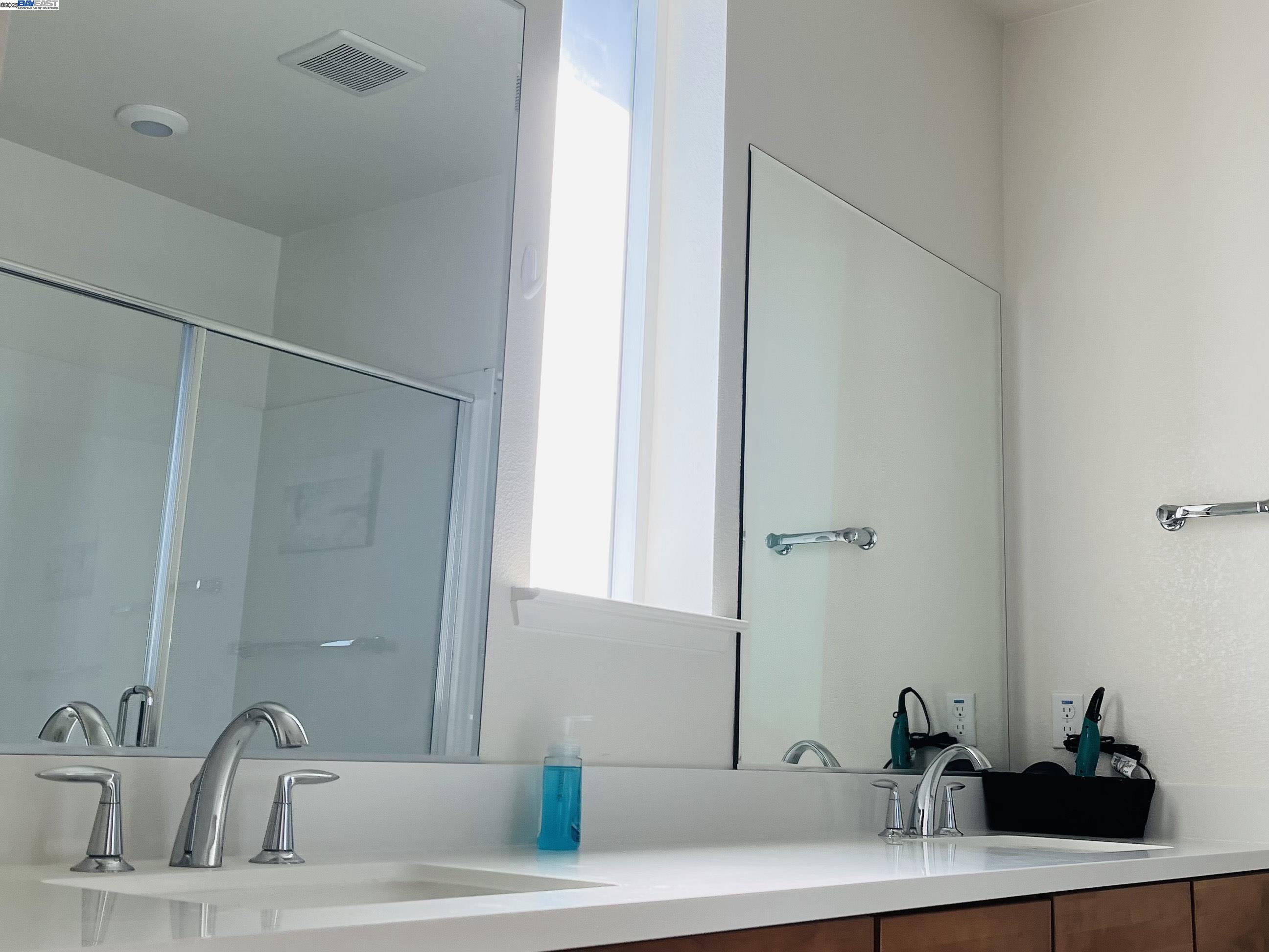 Detail Gallery Image 13 of 22 For 542 Santa Maria Ter #5,  Sunnyvale,  CA 94085 - 4 Beds | 3/1 Baths