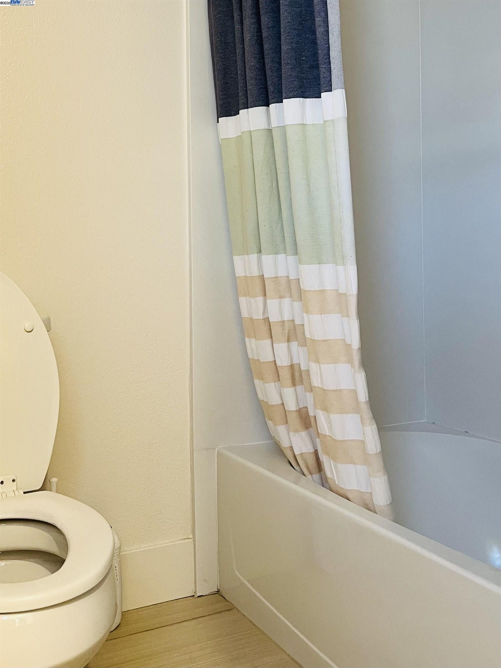 Detail Gallery Image 16 of 22 For 542 Santa Maria Ter #5,  Sunnyvale,  CA 94085 - 4 Beds | 3/1 Baths