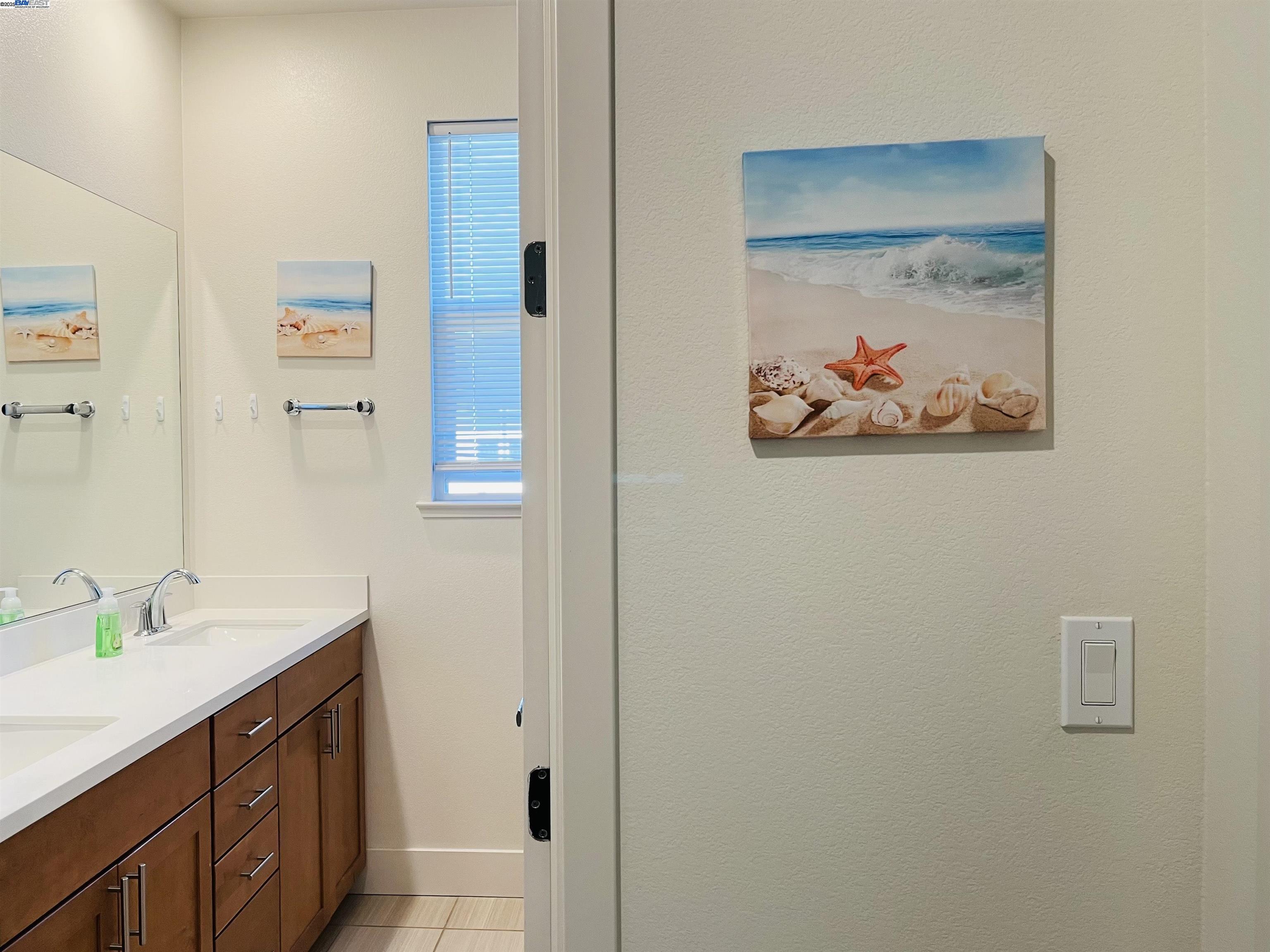 Detail Gallery Image 17 of 22 For 542 Santa Maria Ter #5,  Sunnyvale,  CA 94085 - 4 Beds | 3/1 Baths