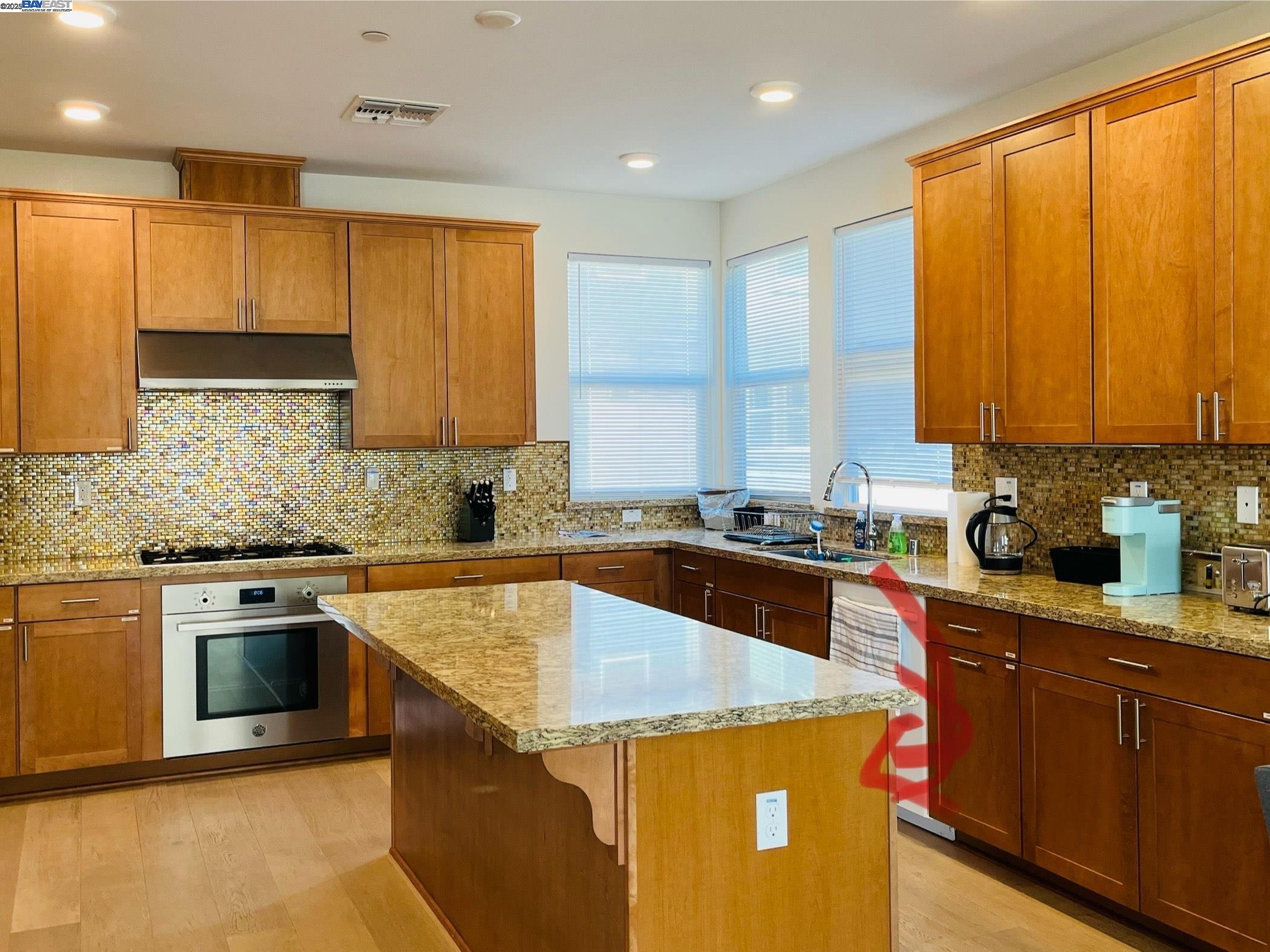 Detail Gallery Image 6 of 22 For 542 Santa Maria Ter #5,  Sunnyvale,  CA 94085 - 4 Beds | 3/1 Baths