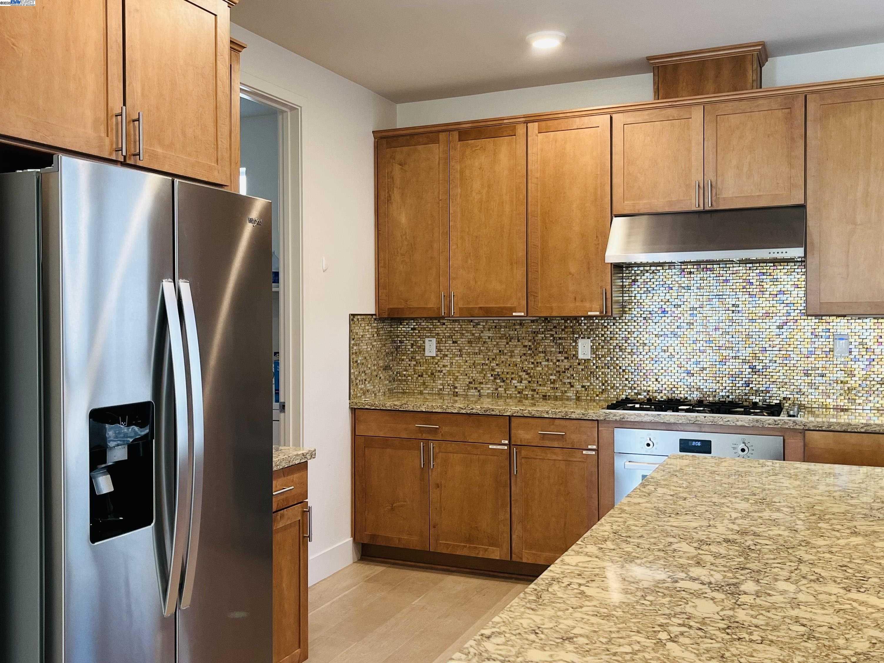Detail Gallery Image 7 of 22 For 542 Santa Maria Ter #5,  Sunnyvale,  CA 94085 - 4 Beds | 3/1 Baths