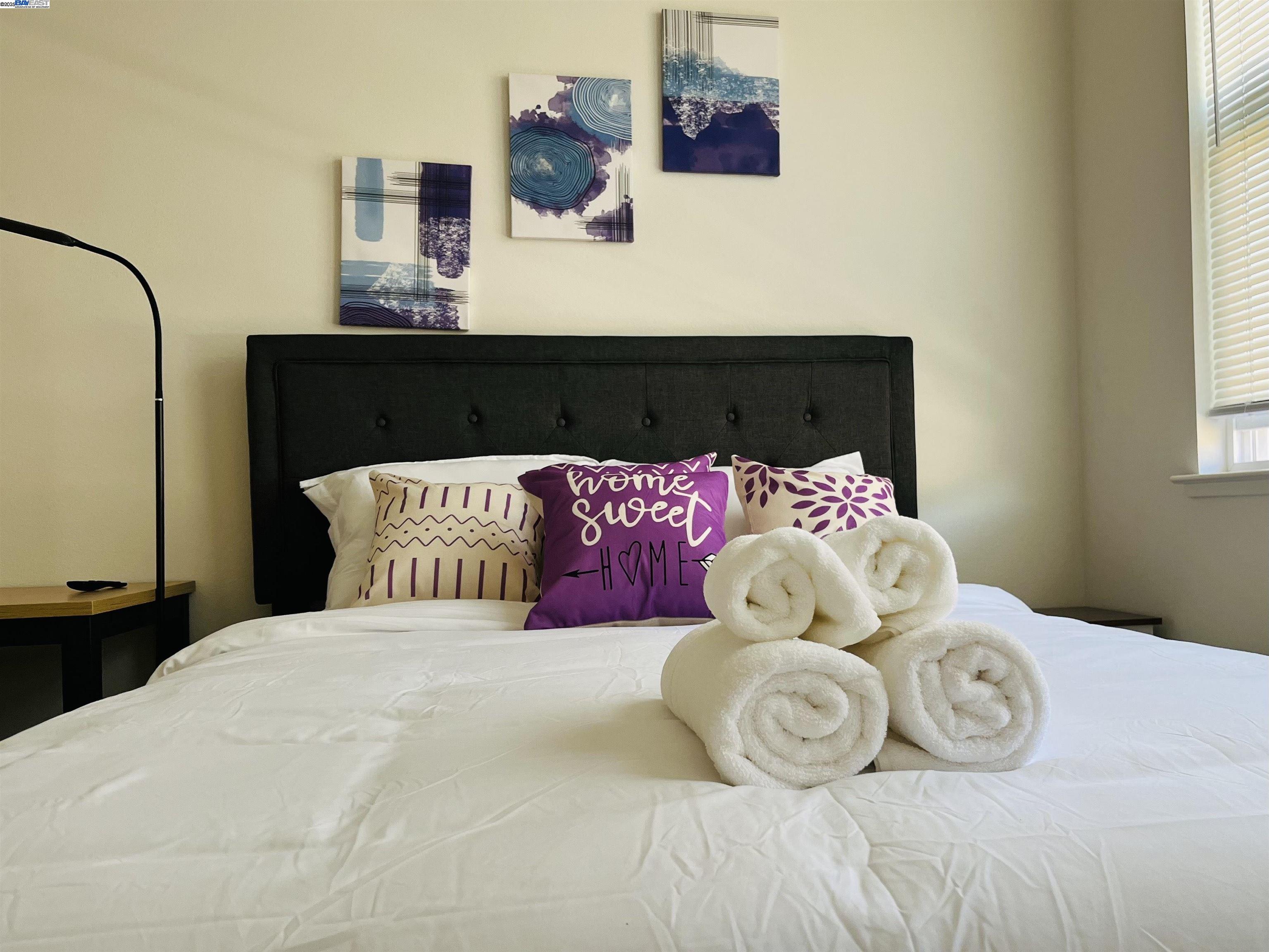 Detail Gallery Image 8 of 22 For 542 Santa Maria Ter #5,  Sunnyvale,  CA 94085 - 4 Beds | 3/1 Baths