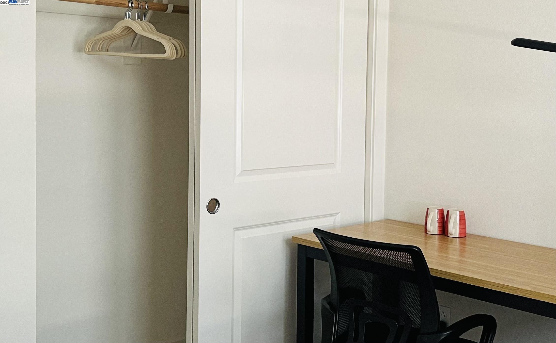 Detail Gallery Image 9 of 22 For 542 Santa Maria Ter #5,  Sunnyvale,  CA 94085 - 4 Beds | 3/1 Baths