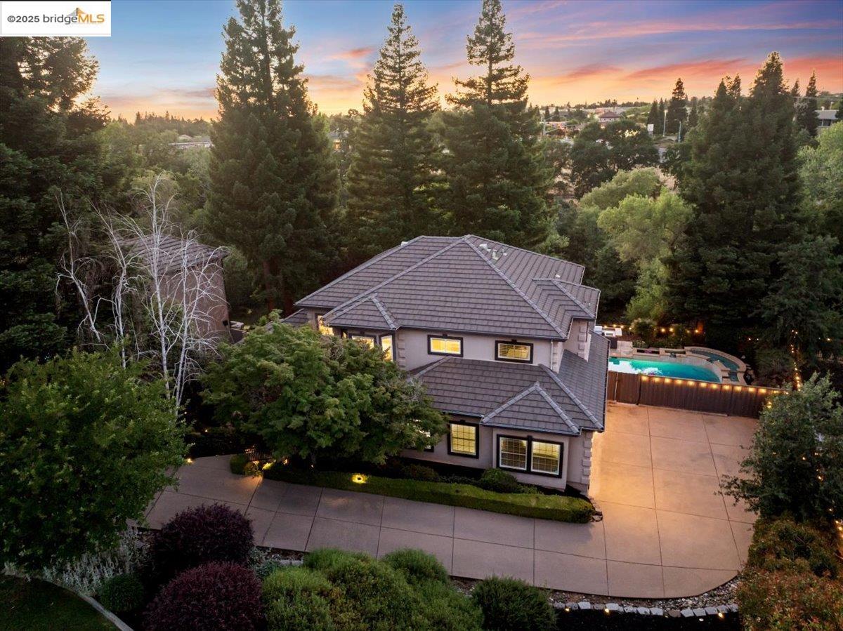 Detail Gallery Image 1 of 60 For 106 Black Powder Cir, Folsom,  CA 95630 - 5 Beds | 3 Baths