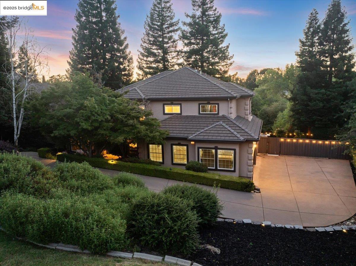Detail Gallery Image 2 of 60 For 106 Black Powder Cir, Folsom,  CA 95630 - 5 Beds | 3 Baths