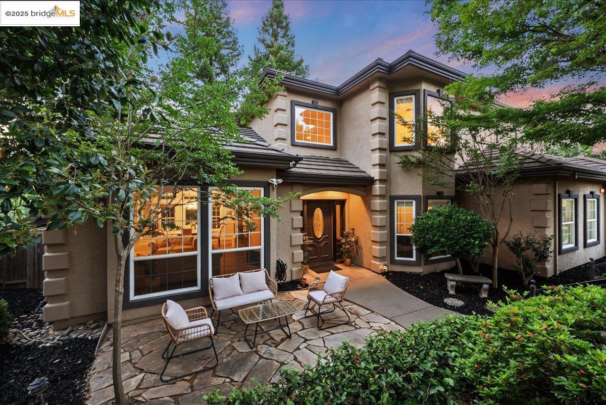 Detail Gallery Image 6 of 60 For 106 Black Powder Cir, Folsom,  CA 95630 - 5 Beds | 3 Baths