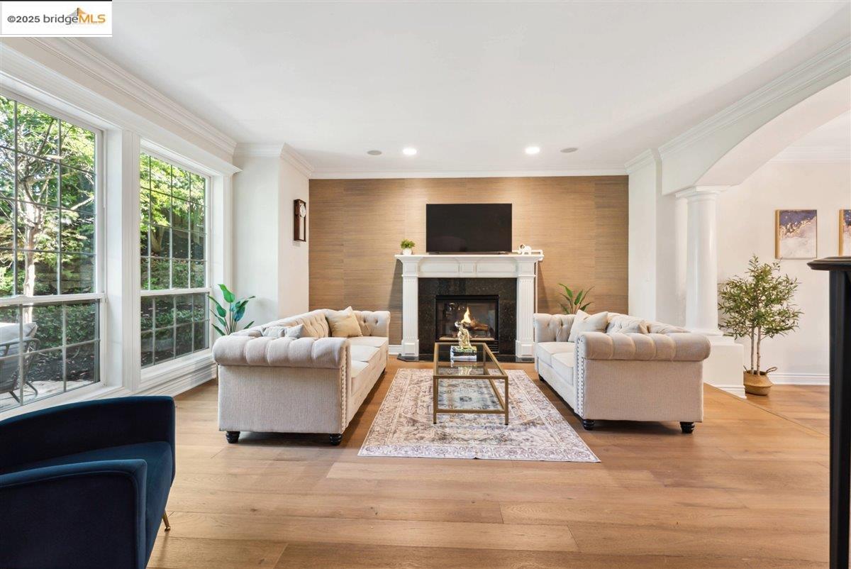 Detail Gallery Image 10 of 60 For 106 Black Powder Cir, Folsom,  CA 95630 - 5 Beds | 3 Baths