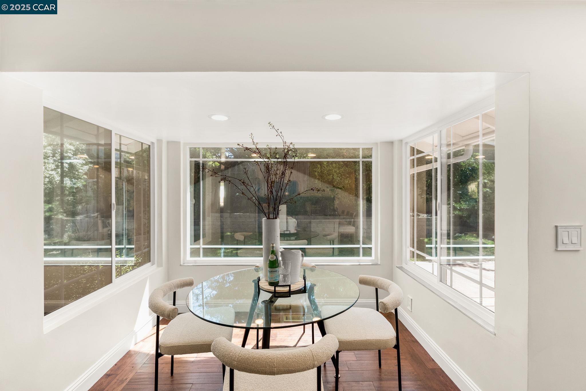 Detail Gallery Image 12 of 48 For 1925 Burnside Ct, Concord,  CA 94521 - 3 Beds | 2/1 Baths
