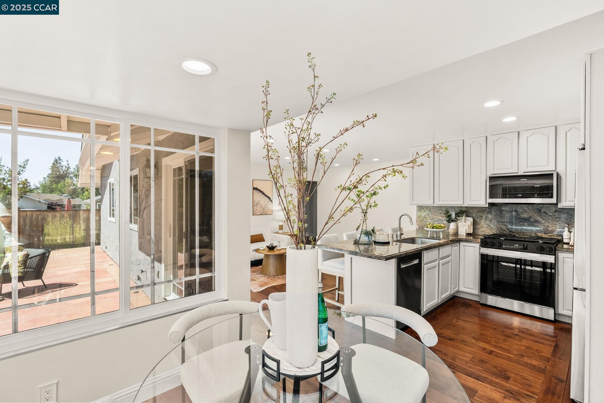 Detail Gallery Image 13 of 48 For 1925 Burnside Ct, Concord,  CA 94521 - 3 Beds | 2/1 Baths