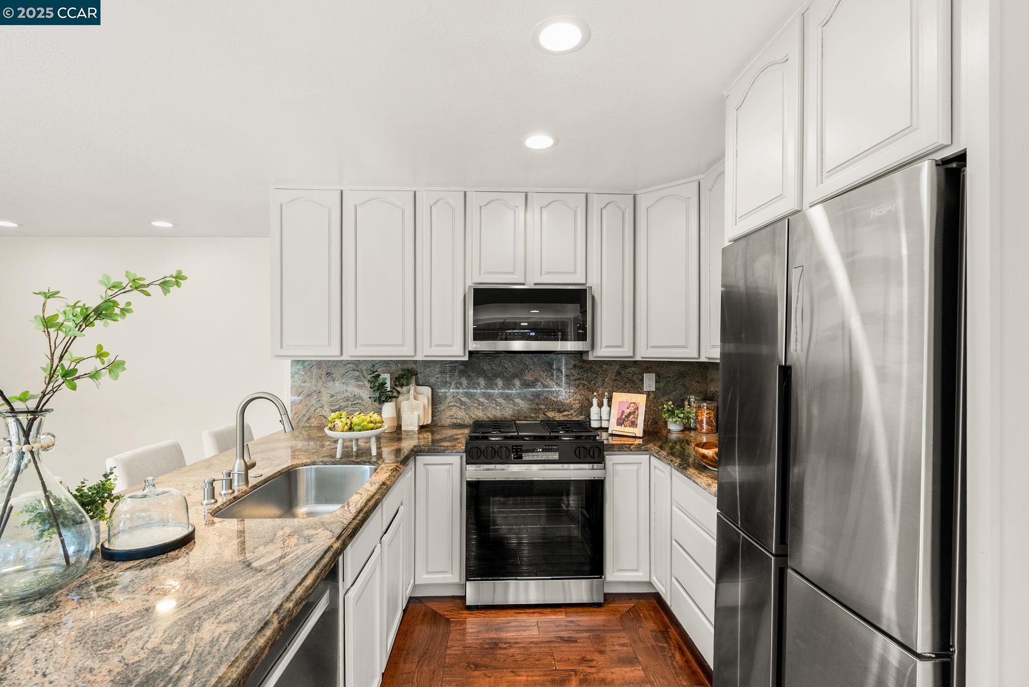 Detail Gallery Image 14 of 48 For 1925 Burnside Ct, Concord,  CA 94521 - 3 Beds | 2/1 Baths