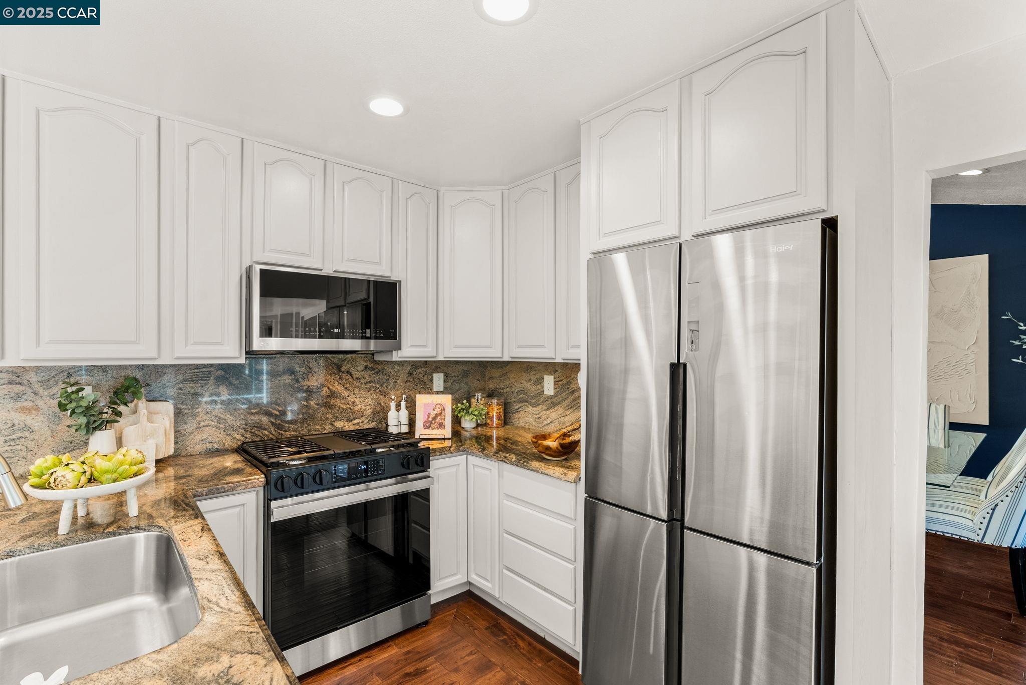 Detail Gallery Image 15 of 48 For 1925 Burnside Ct, Concord,  CA 94521 - 3 Beds | 2/1 Baths