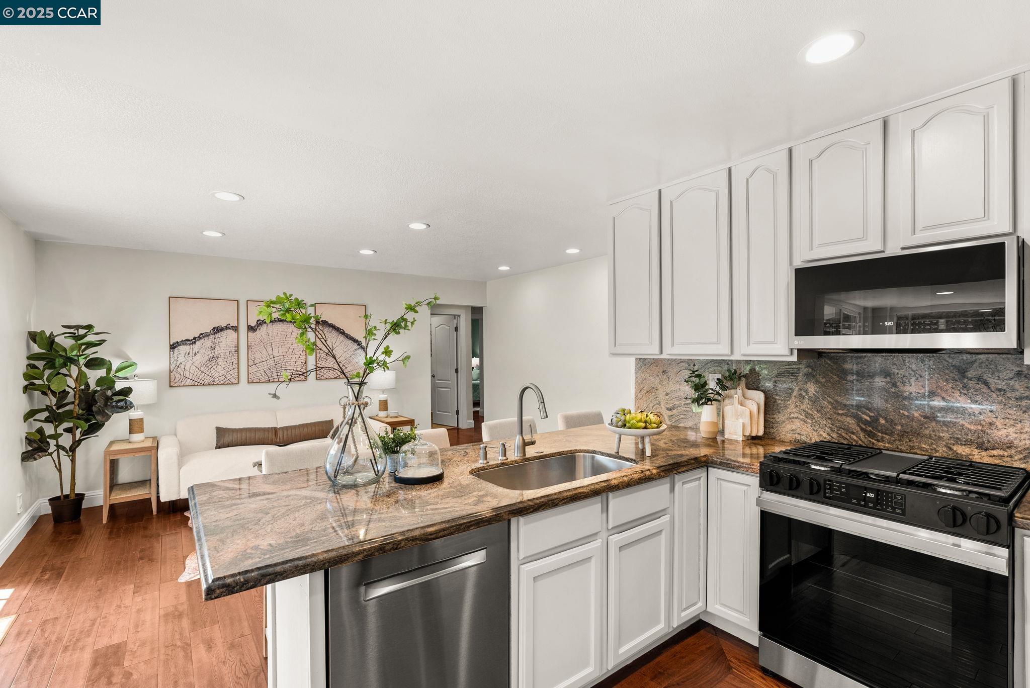 Detail Gallery Image 16 of 48 For 1925 Burnside Ct, Concord,  CA 94521 - 3 Beds | 2/1 Baths