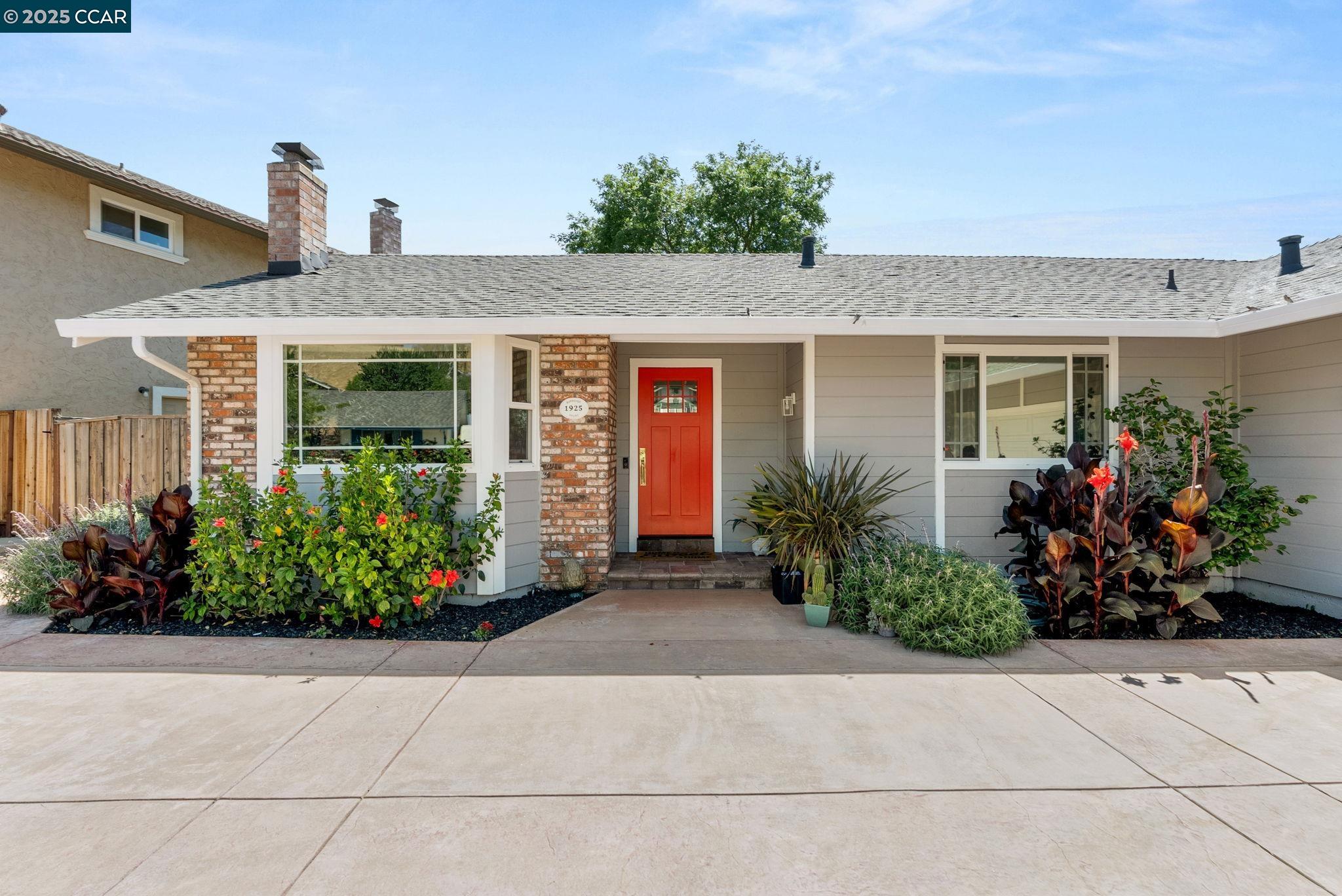 Detail Gallery Image 4 of 48 For 1925 Burnside Ct, Concord,  CA 94521 - 3 Beds | 2/1 Baths
