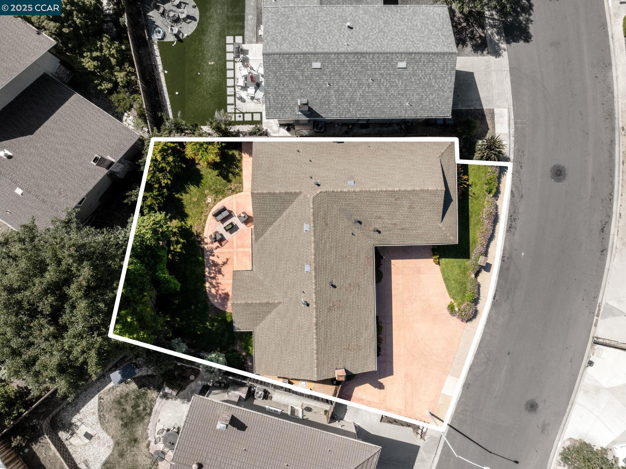 Detail Gallery Image 5 of 48 For 1925 Burnside Ct, Concord,  CA 94521 - 3 Beds | 2/1 Baths