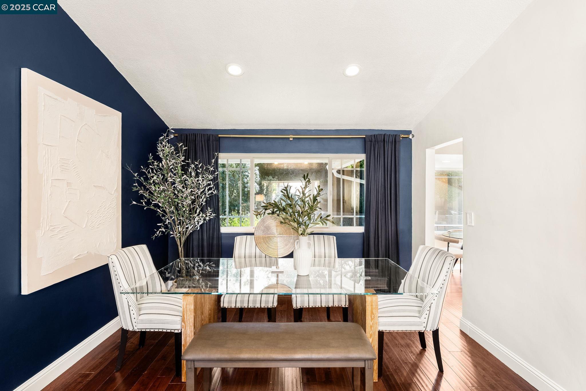Detail Gallery Image 10 of 48 For 1925 Burnside Ct, Concord,  CA 94521 - 3 Beds | 2/1 Baths